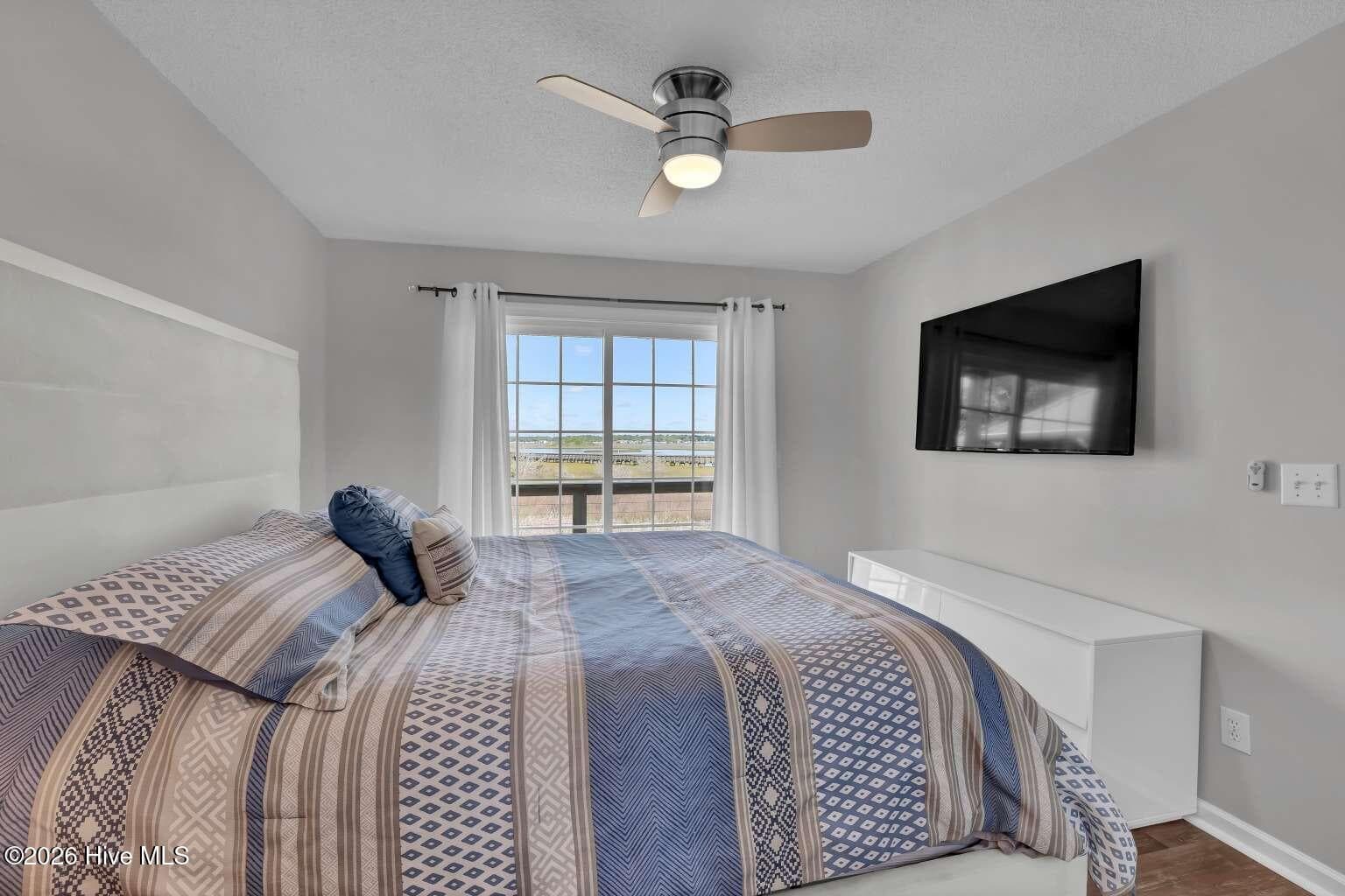 1001 S Topsail Drive, Surf City, NC 28445