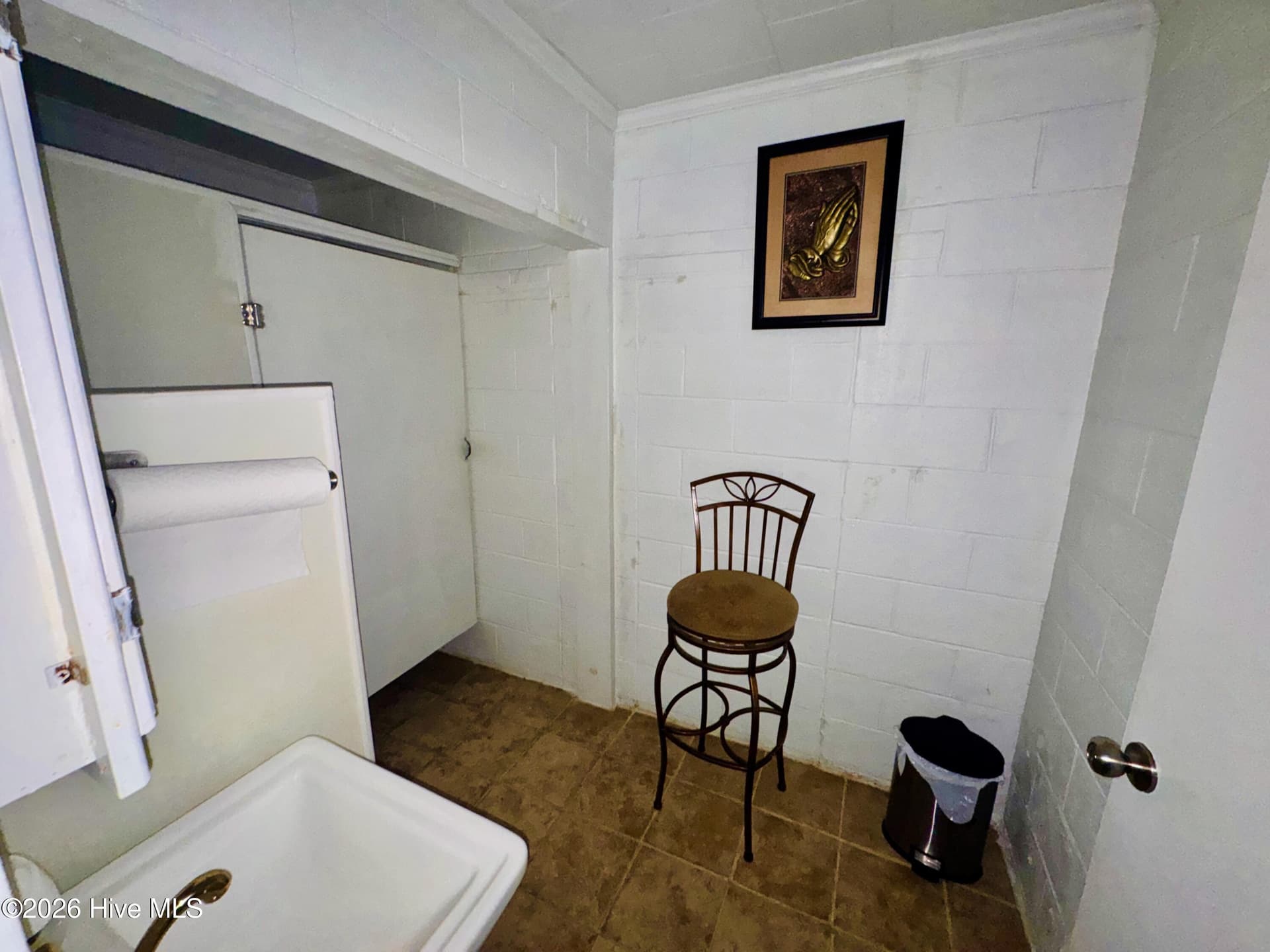 Men's Room - 1040 Us 13-17s, Windsor, NC 27983