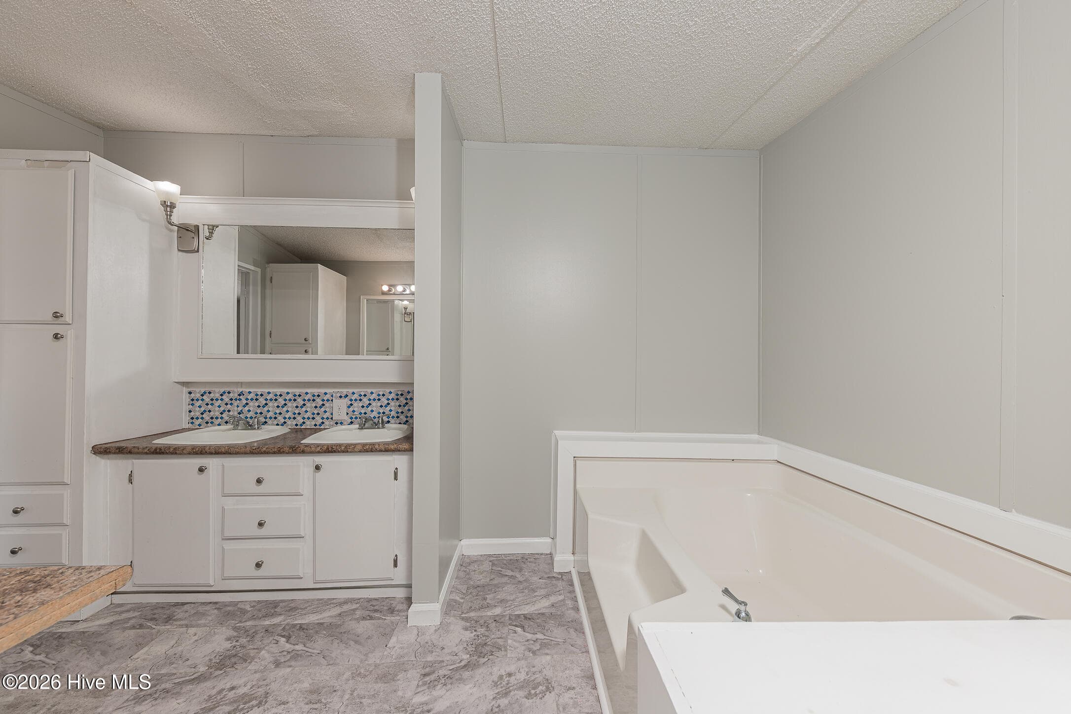 Manufactured Home at 122 Woodbrook Drive, Midway Park, NC 28544, photo 34 of 47