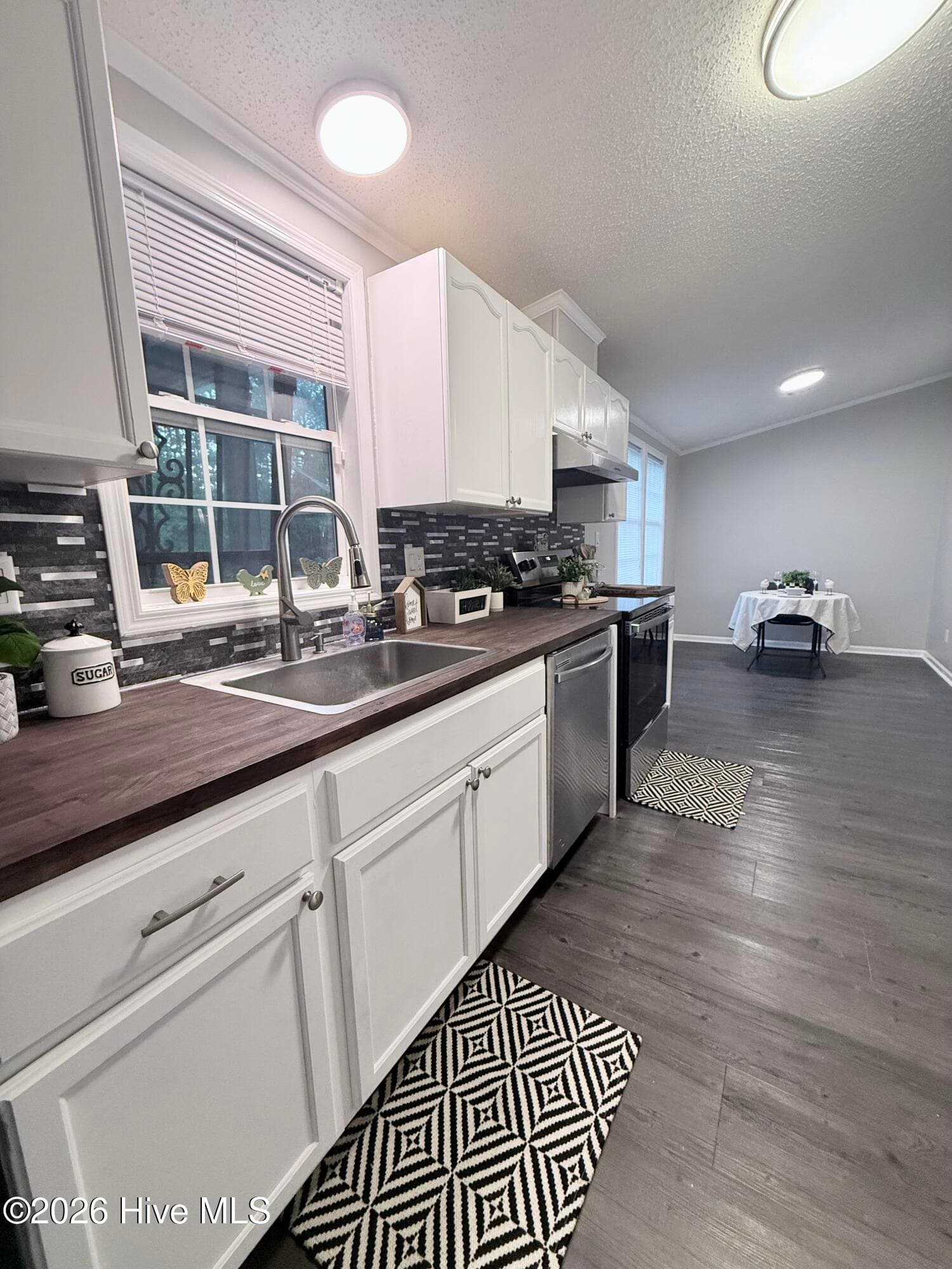 Manufactured Home at 605 Big Woods Road, Macon, NC 27551, photo 11 of 38