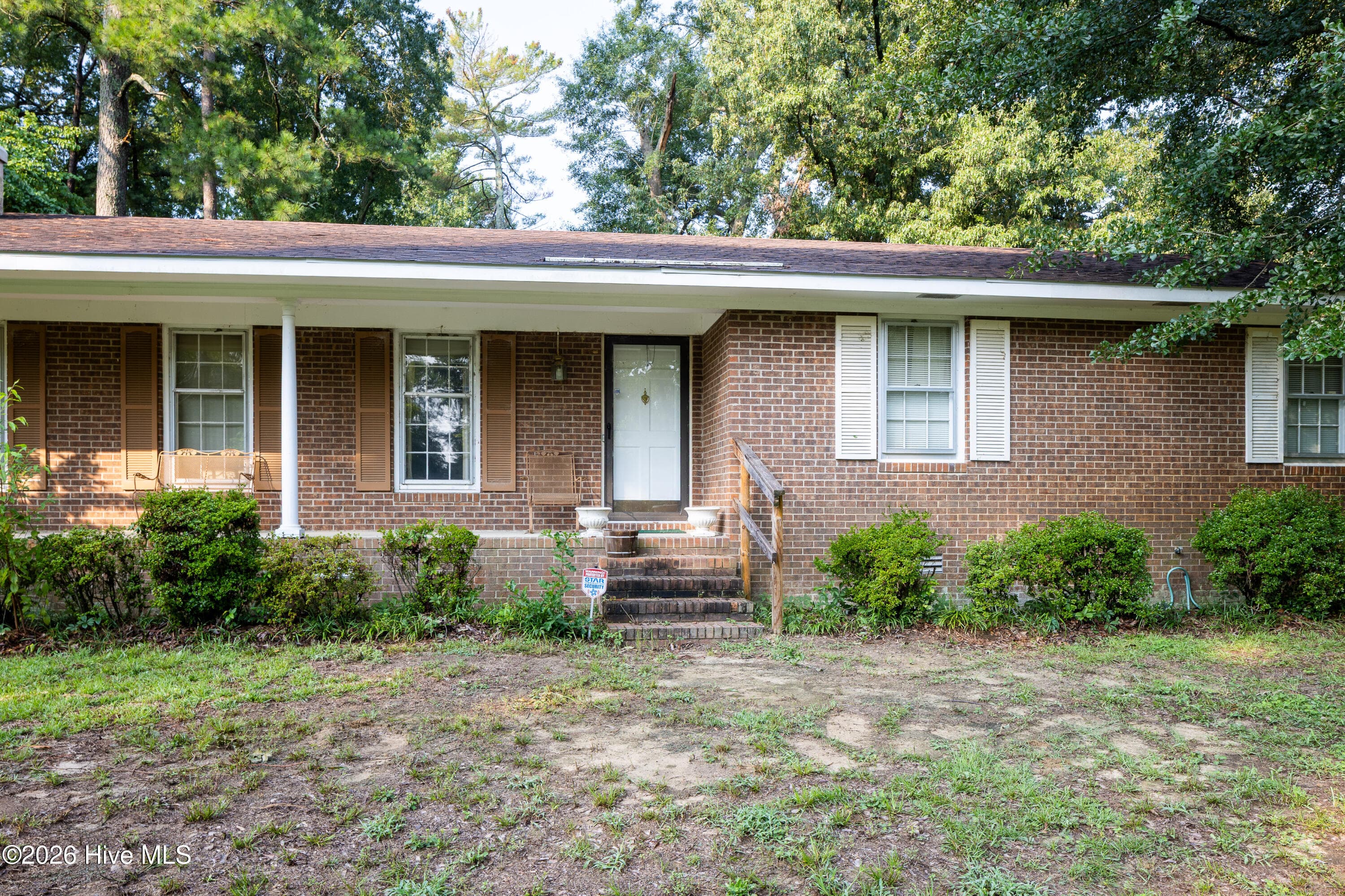 Single Family Residence at 507 Parker Drive, Clinton, NC 28328, photo 4 of 28