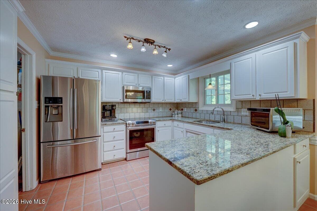 Single Family Residence at 306 Taliaferro Lane, New Bern, NC 28560, photo 16 of 53