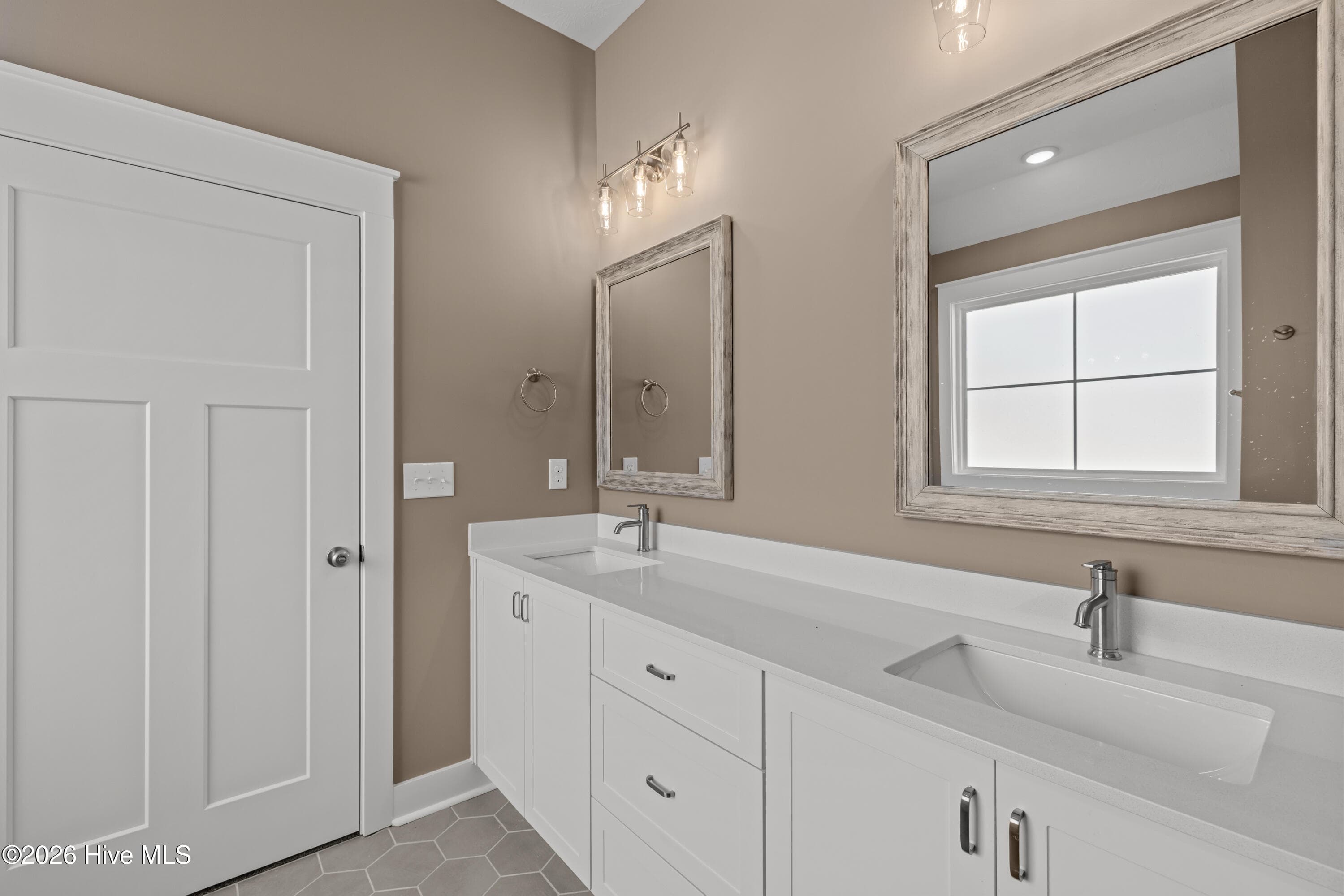 Modern Quartz Countertops - 10382 Helmsdale Drive, Aiken, SC 29803