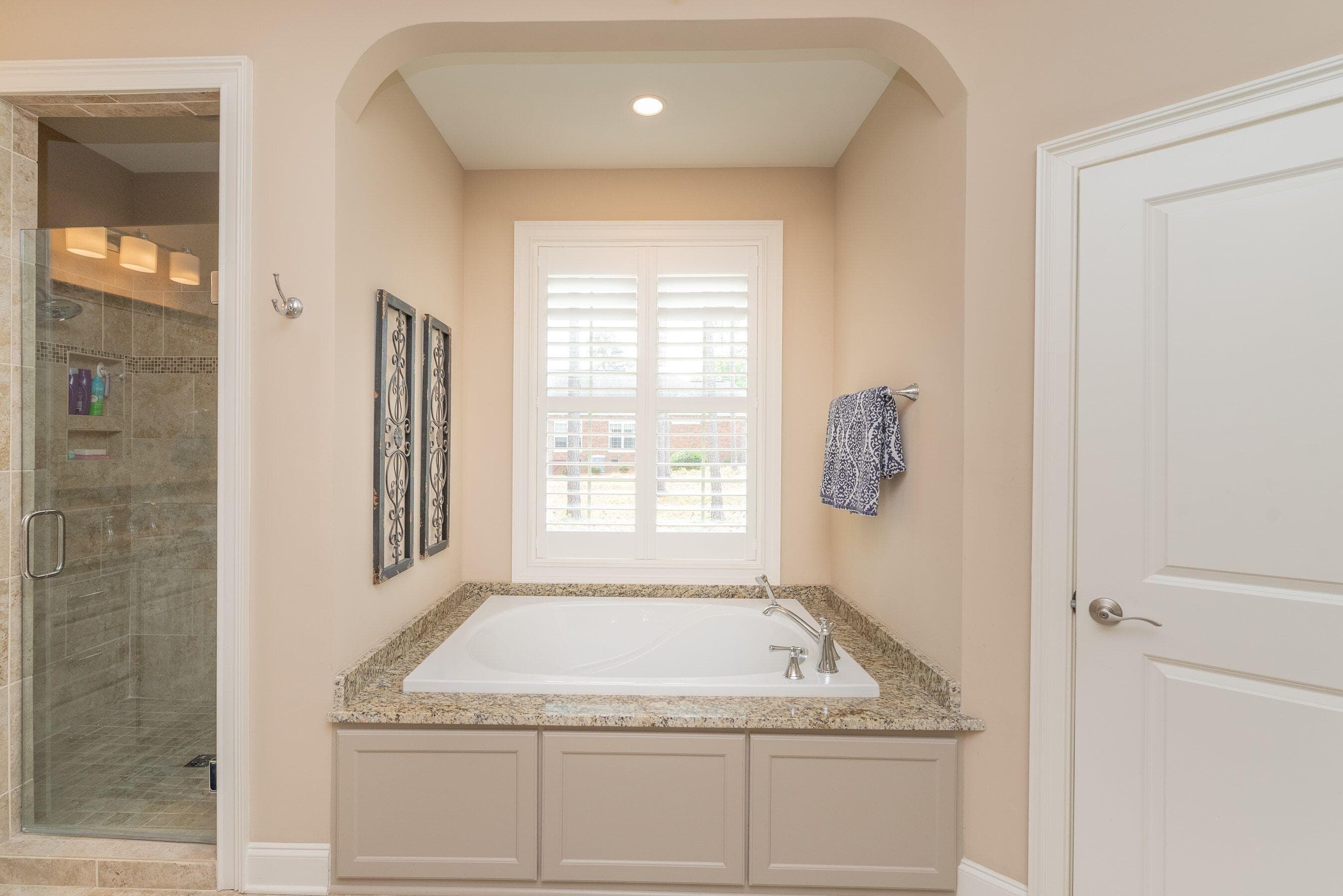 Primary garden tub - 207 Quiet Oak Court, Aiken, SC 29803
