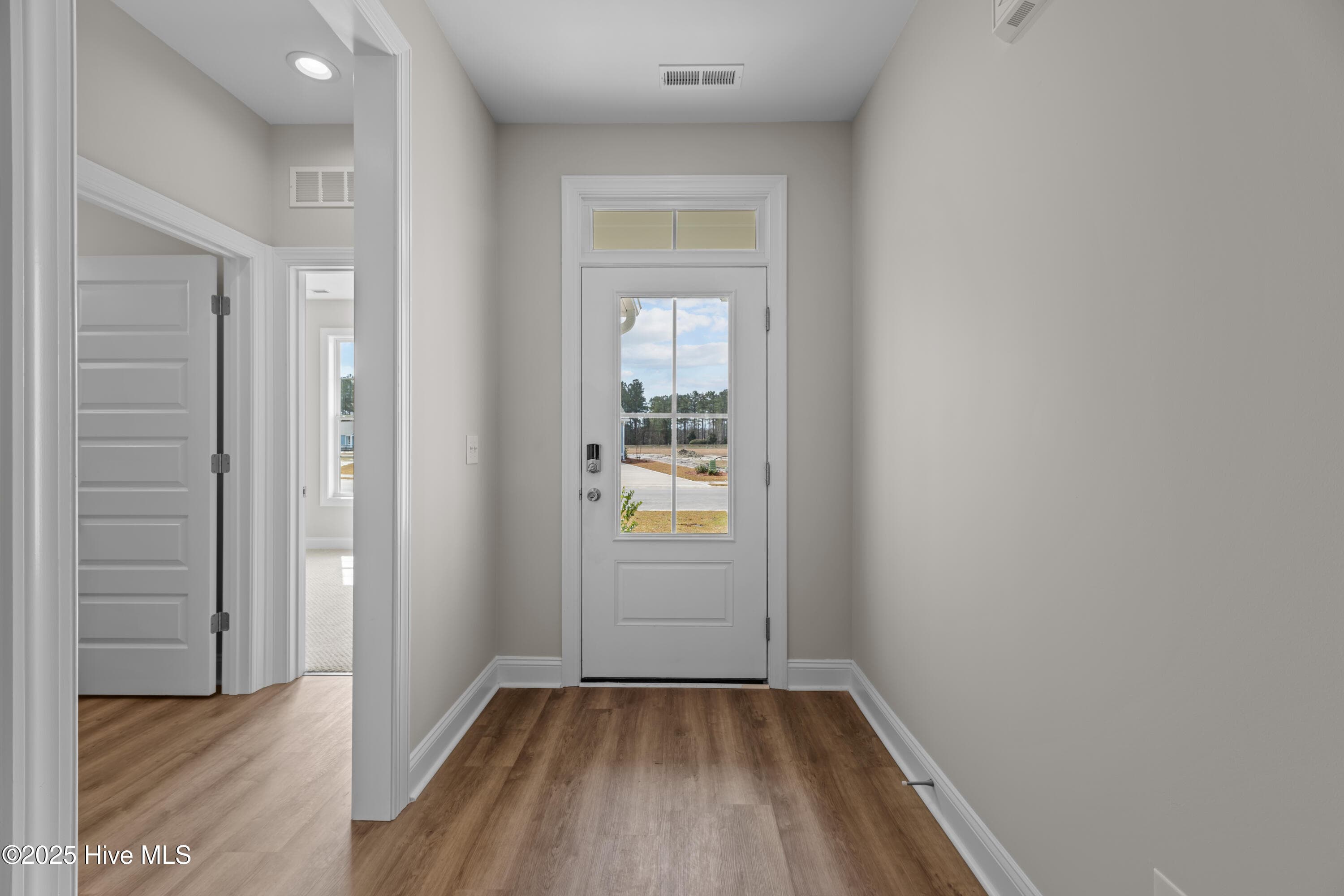 Single Family Residence at 1009 Exeter Place, New Bern, NC 28562, photo 9 of 23