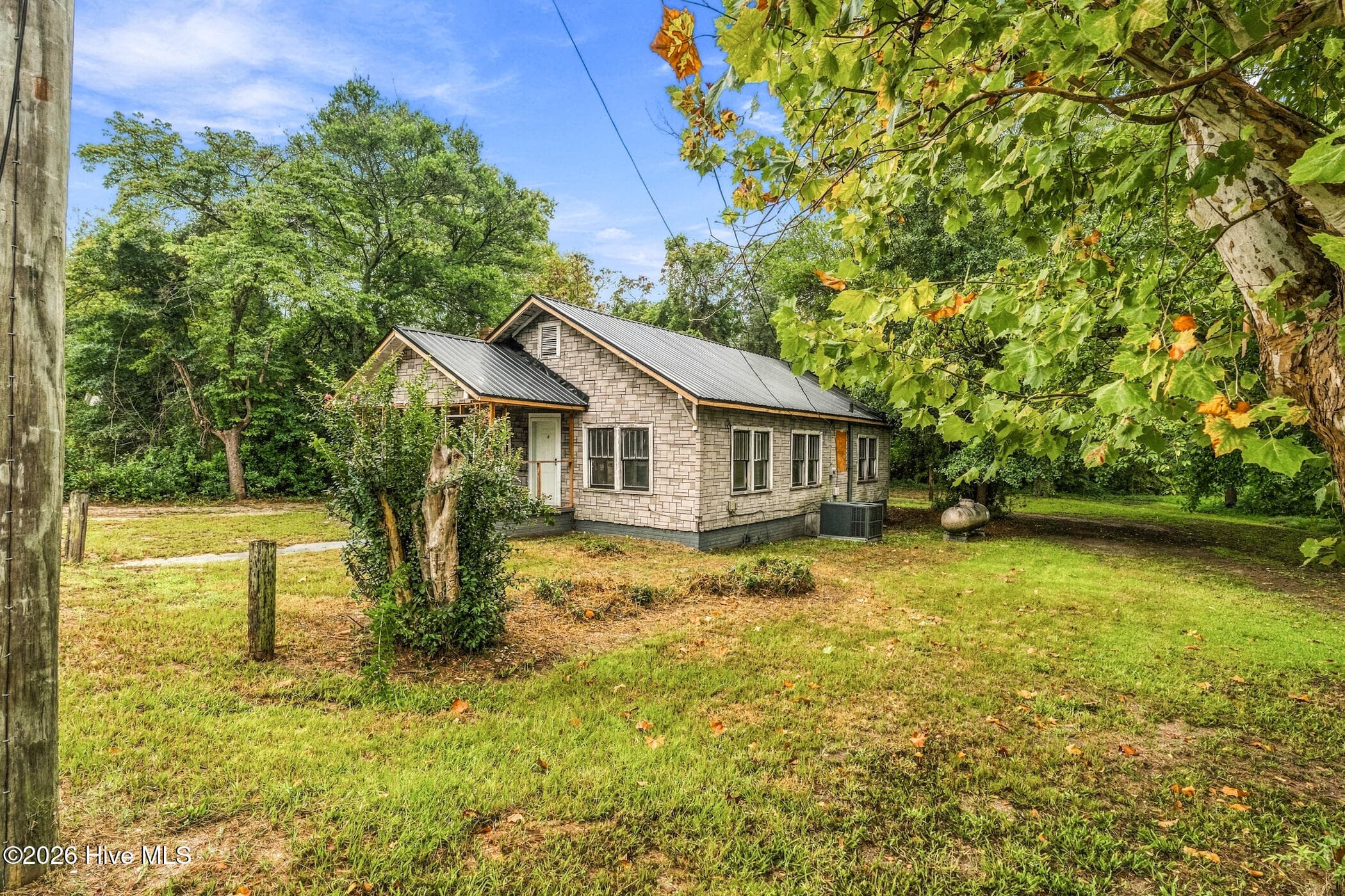 Single Family Residence at 309 Pine Street, Hamlet, NC 28345, photo 4 of 27