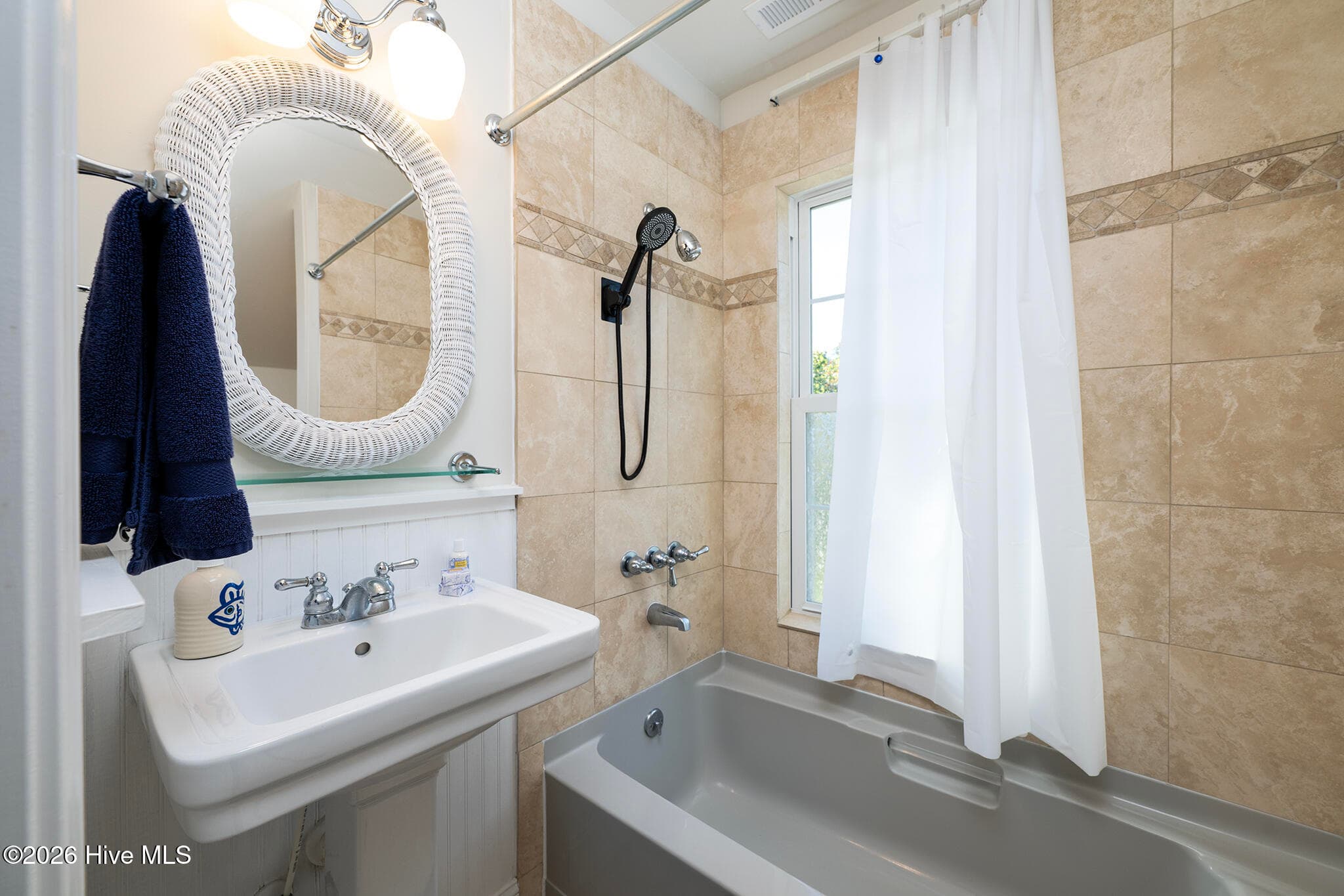 Upstairs Full Bathroom - 5505 Blackbeard Lane, New Bern, NC 28560