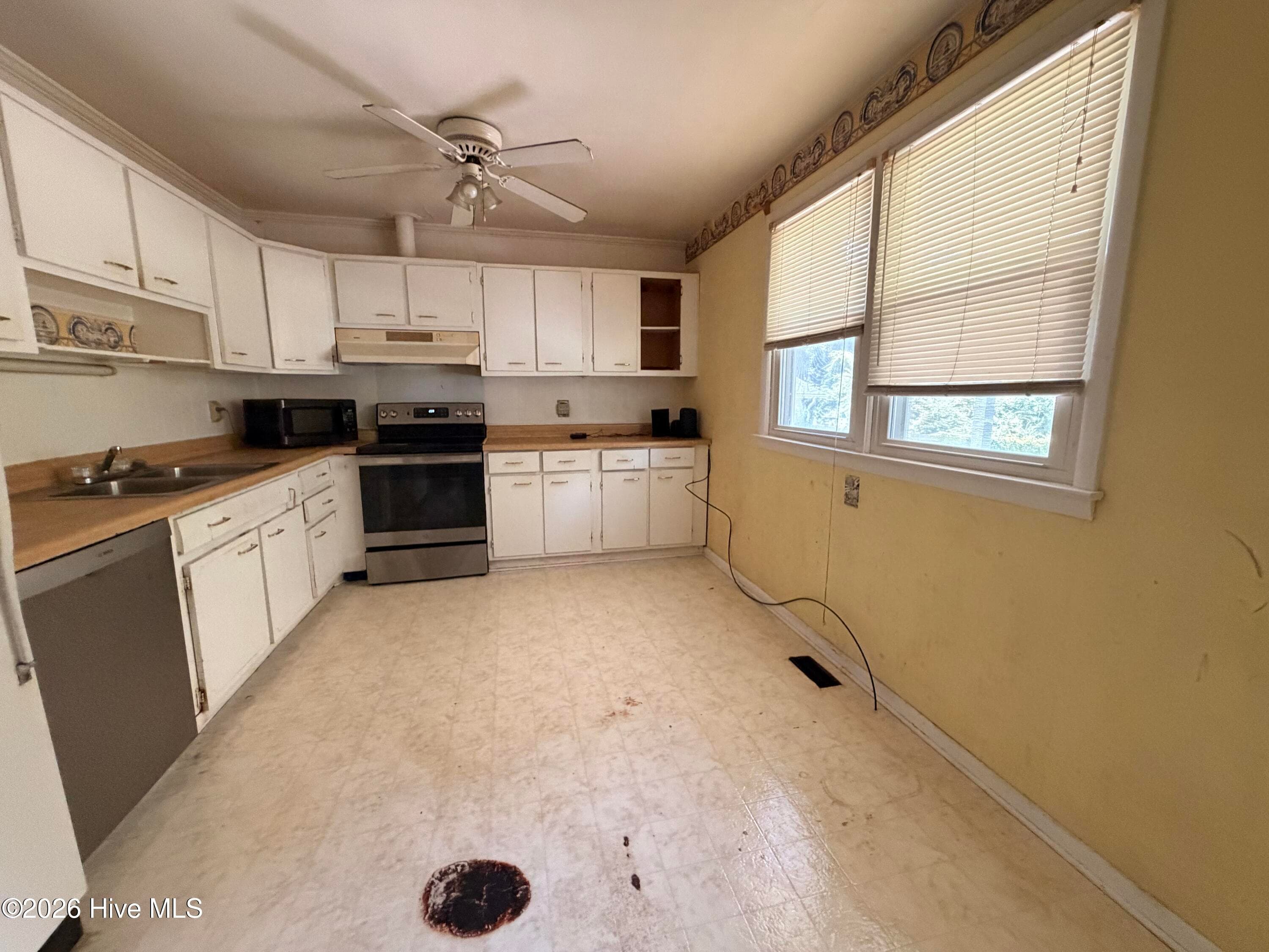 Single Family Residence at 113 Bosco Drive, Jacksonville, NC 28540, photo 15 of 35