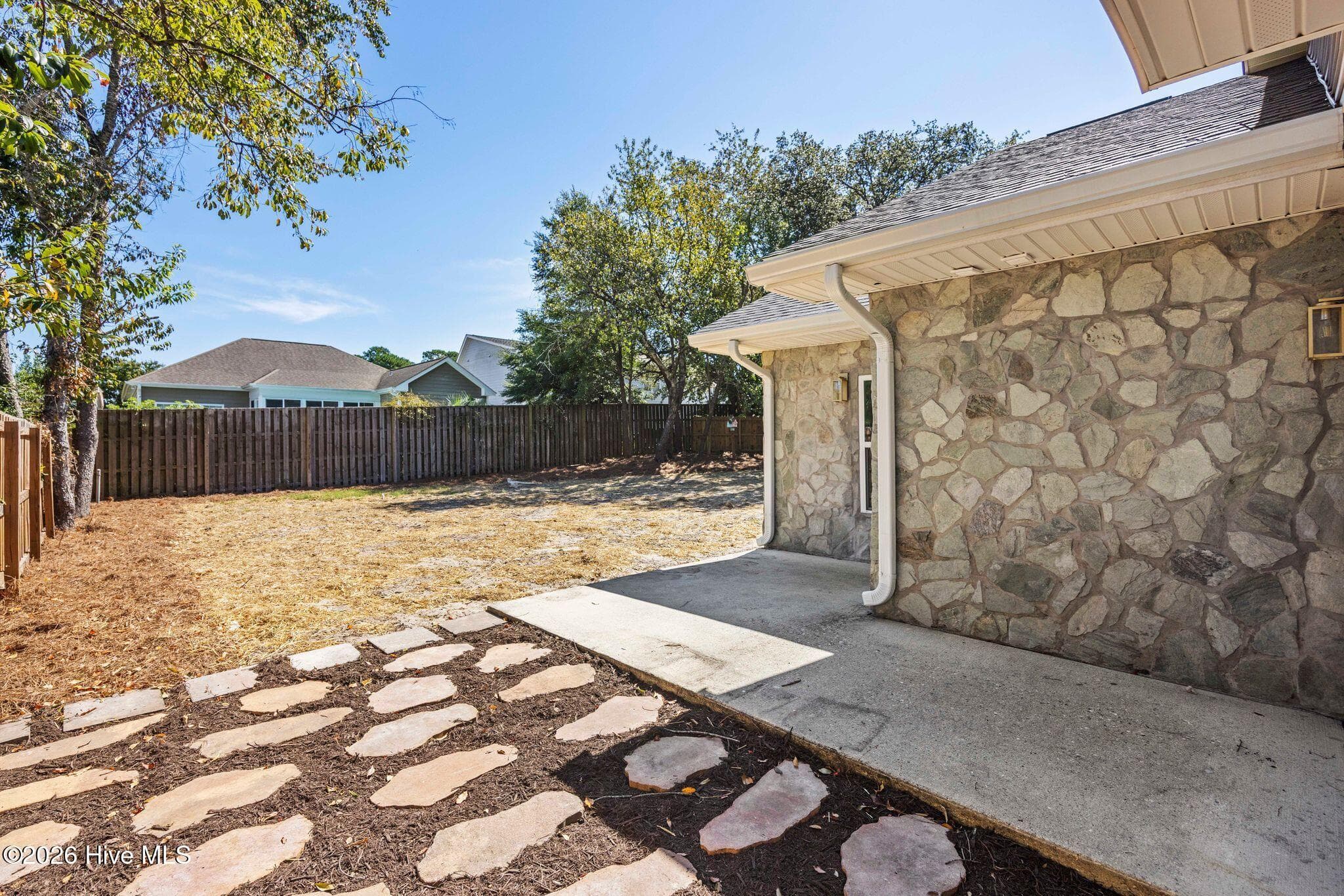 Single Family Residence at 6033 Shiloh Drive, Wilmington, NC 28409, photo 5 of 5