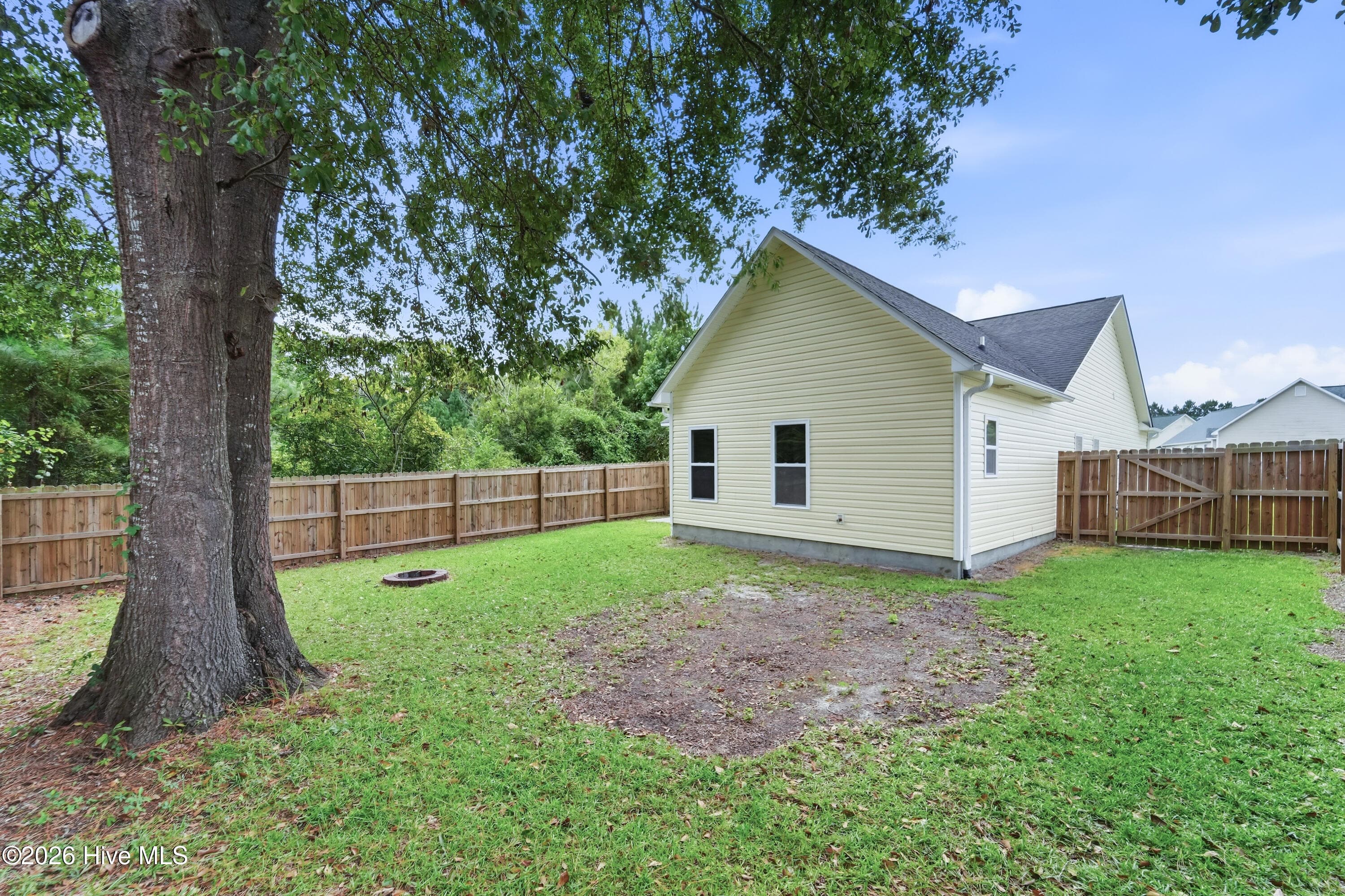 Single Family Residence at 103 Forsythia Court, Jacksonville, NC 28546, photo 20 of 48
