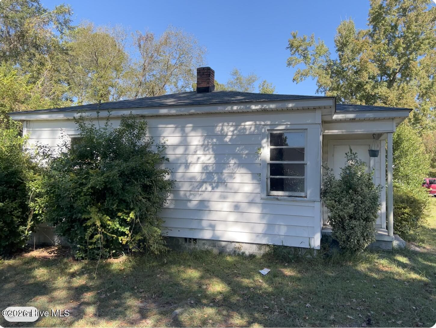Single Family Residence at 115 Don Street, Clinton, NC 28328, photo 3 of 10