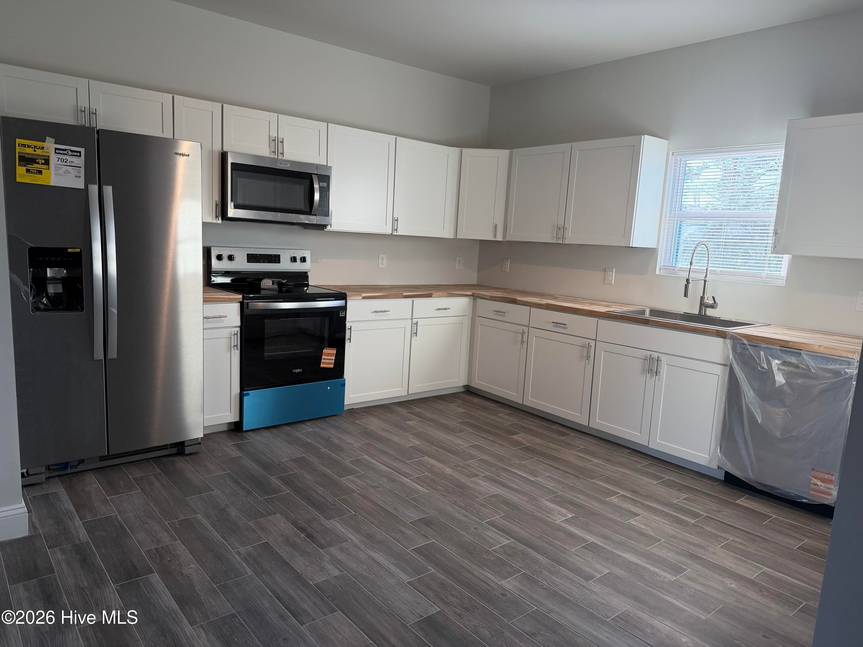 Duplex at 711 Tallman Circle, Midway Park, NC 28544, photo 3 of 8