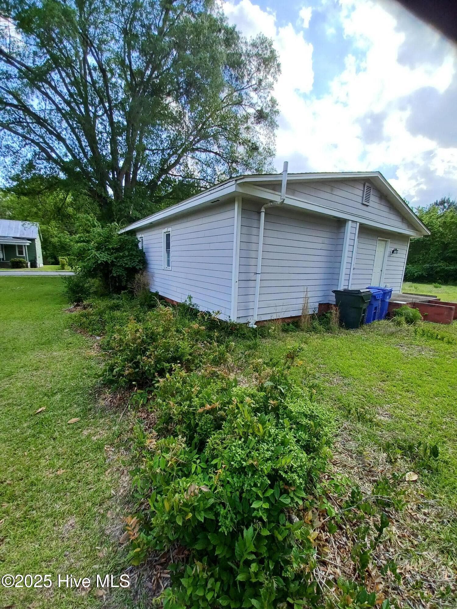 Single Family Residence at 1120 Lincoln Street, Kinston, NC 28501, photo 6 of 7