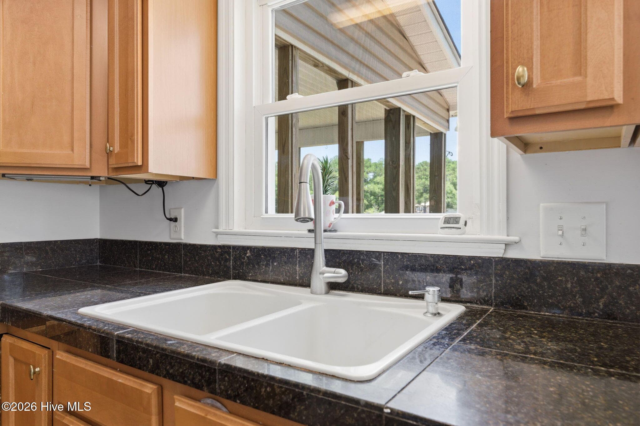 Single Family Residence at 913 Hearthside Court, New Bern, NC 28560, photo 17 of 49