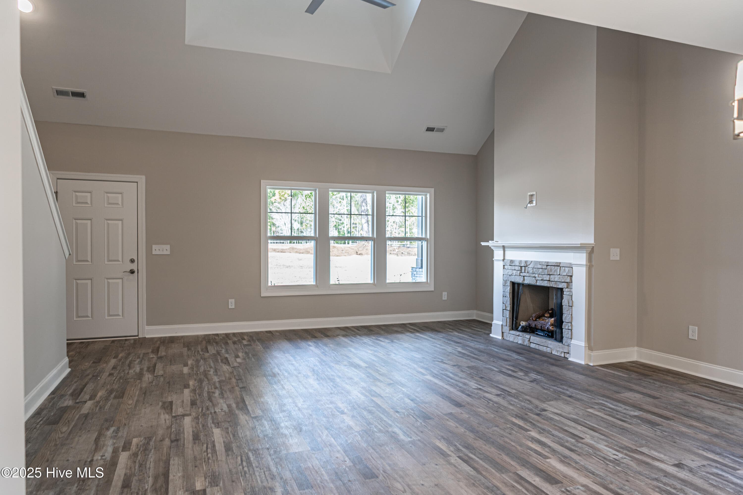Superior Homes of the Sandhills 'Nashville' floor plan - *REPRESENTATIVE PHOTO* - 1021 Ivory Lane, West End, NC 27376