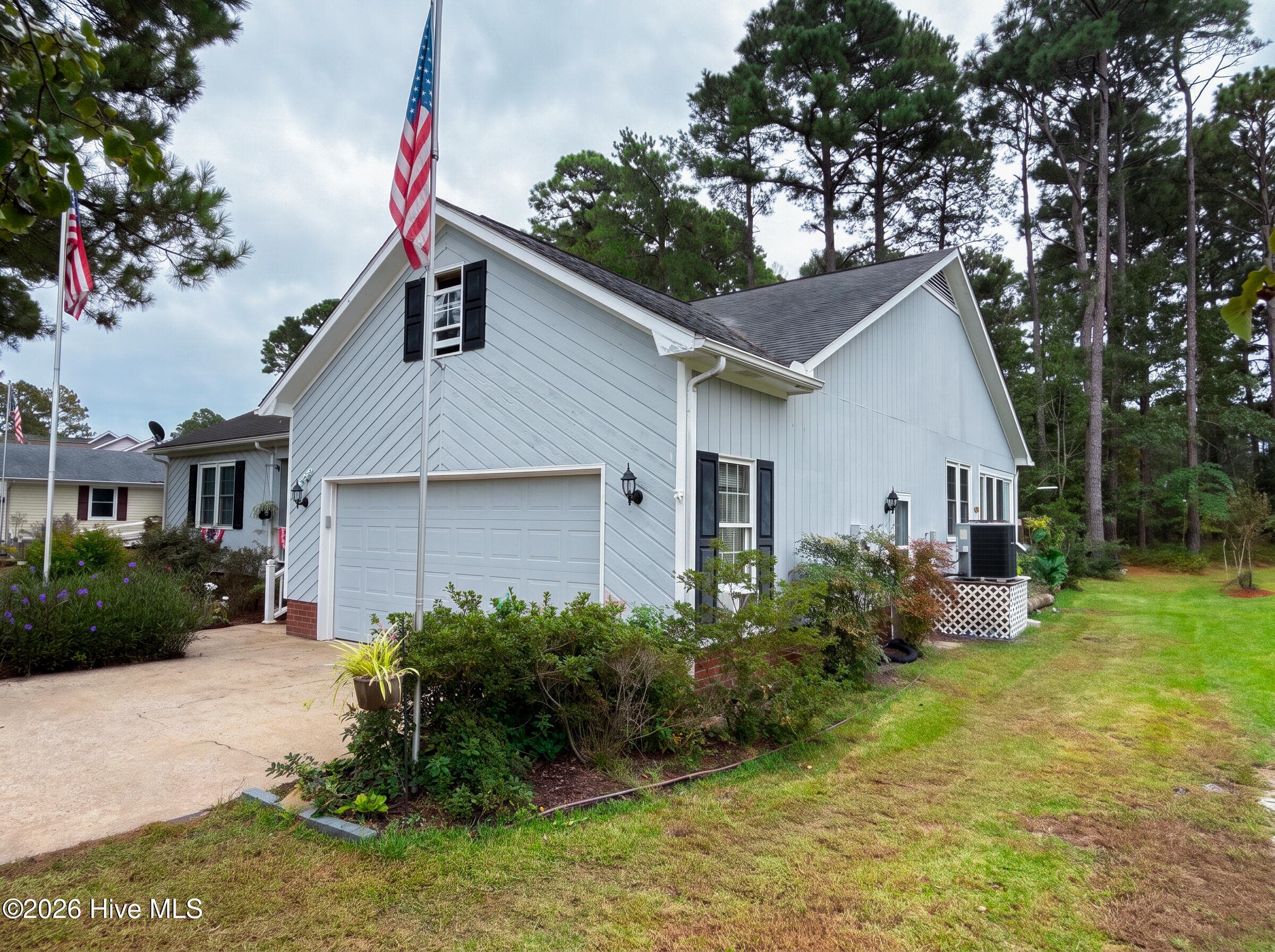 Single Family Residence at 1811 Caracara Drive, New Bern, NC 28560, photo 2 of 29
