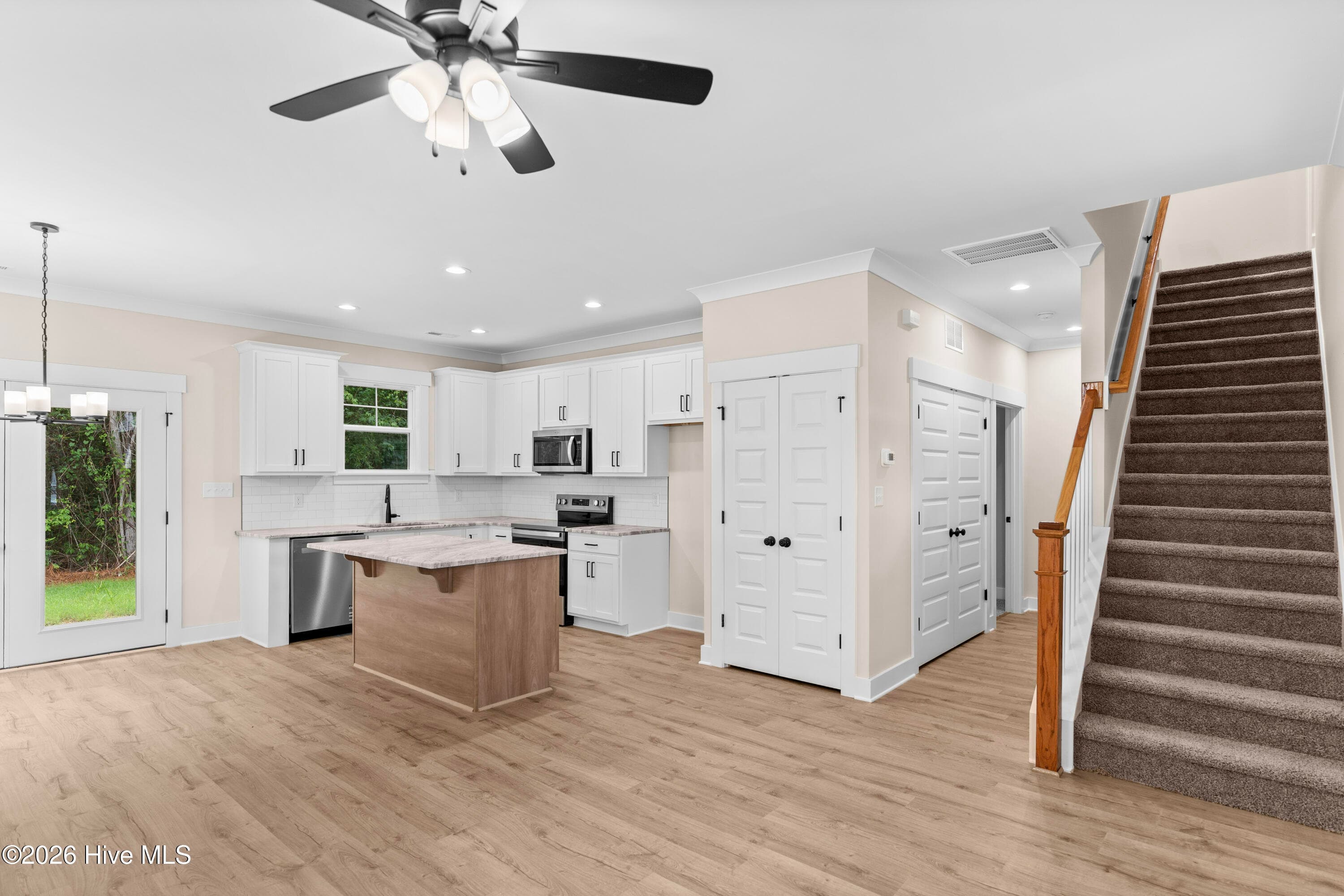 Single Family Residence at 431 Peregrine Ridge Drive, New Bern, NC 28560, photo 5 of 90