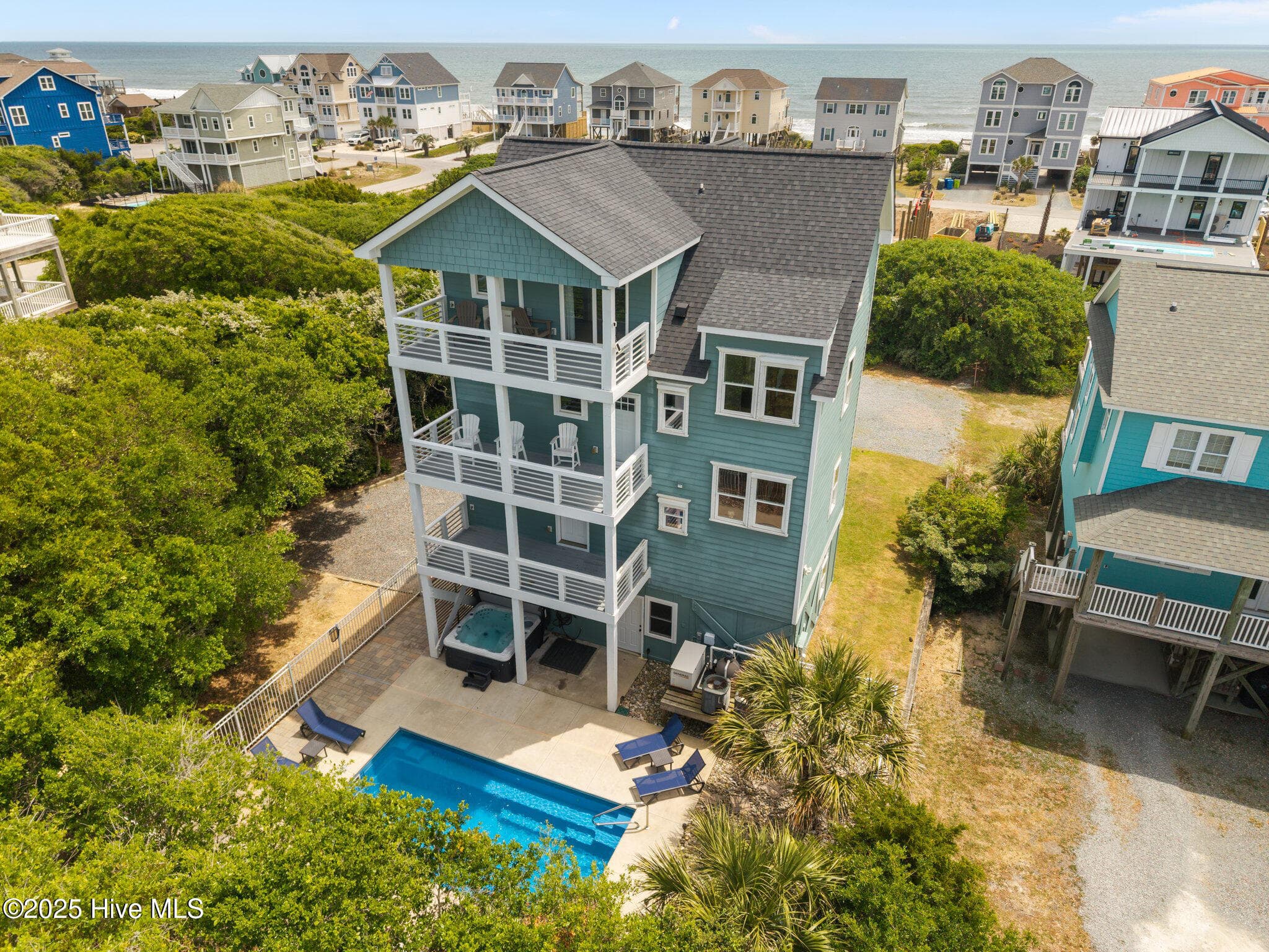 Single Family Residence at 6 Bottlenose Boulevard, North Topsail Beach, NC 28460, photo 8 of 51