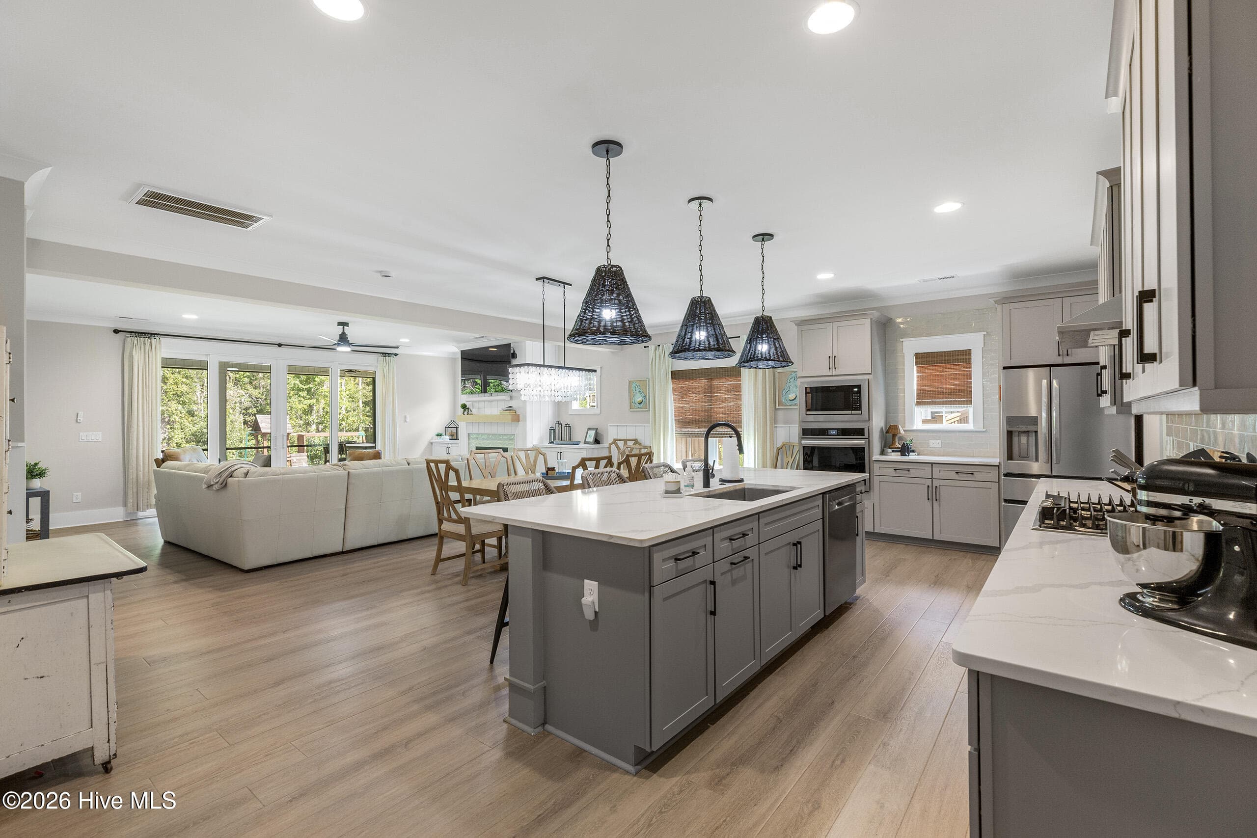 Single Family Residence at 2520 Lakeside Circle, Wilmington, NC 28401, photo 11 of 79