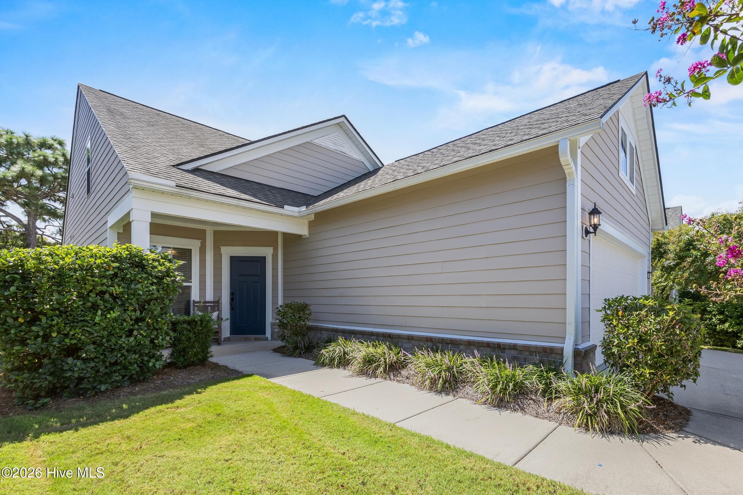 Single Family Residence at 3708 Old Sand Mine Drive, Wilmington, NC 28412, photo 2 of 43