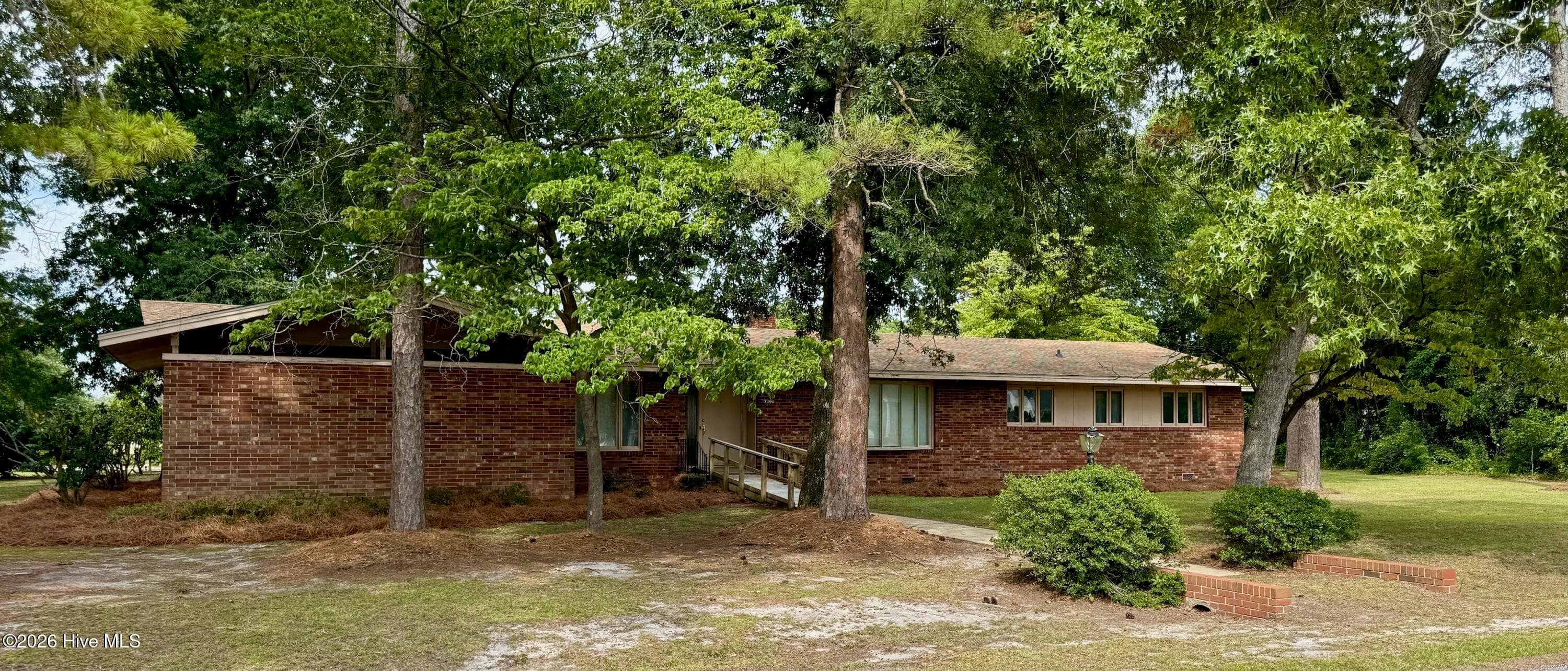 2206 Second Avenue, Elizabethtown, NC 28337