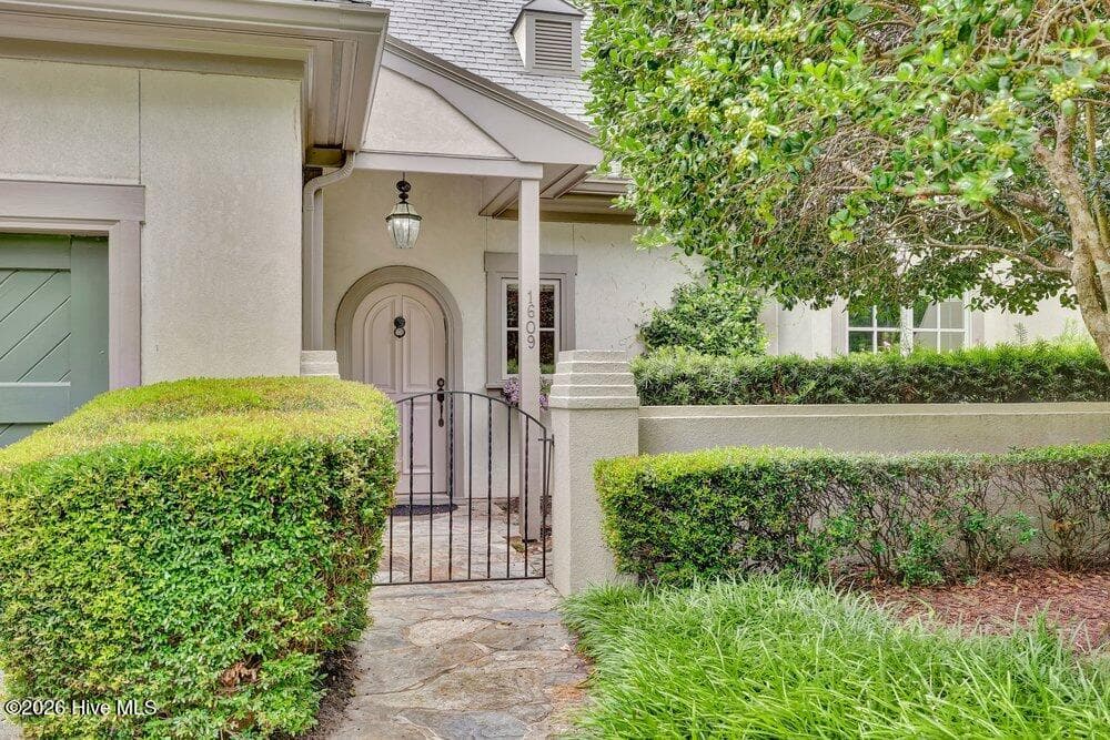 Front courtyard - 1609 Dijon Drive, Wilmington, NC 28405
