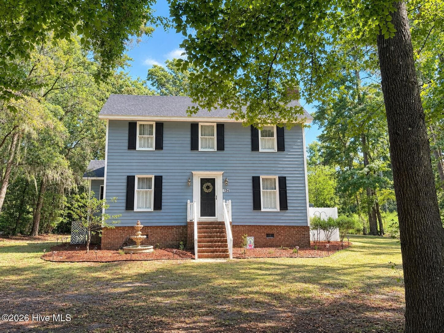 Single Family Residence at 124 Country Place, Washington, NC 27889, photo 4 of 29
