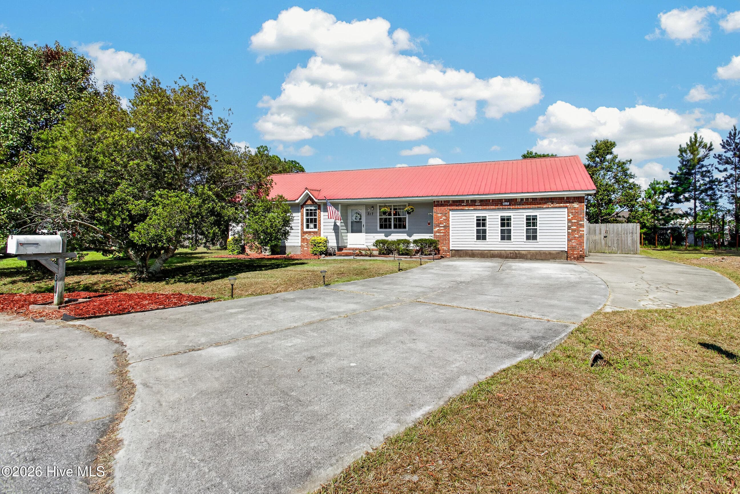 Single Family Residence at 317 Cinnamon Drive, Hubert, NC 28539, photo 4 of 49