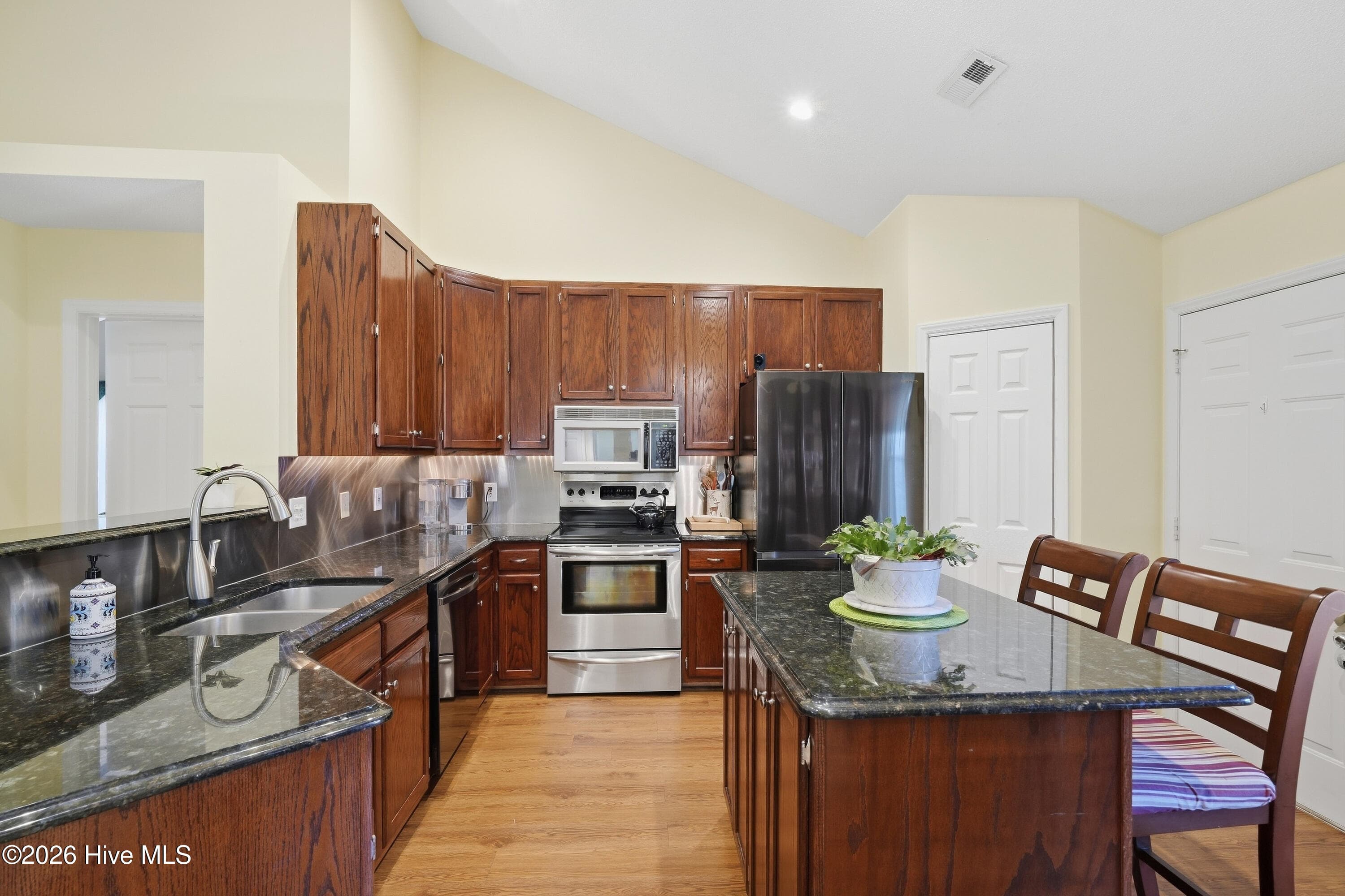 Single Family Residence at 5002 Blue Grass Court, Wilmington, NC 28409, photo 15 of 41