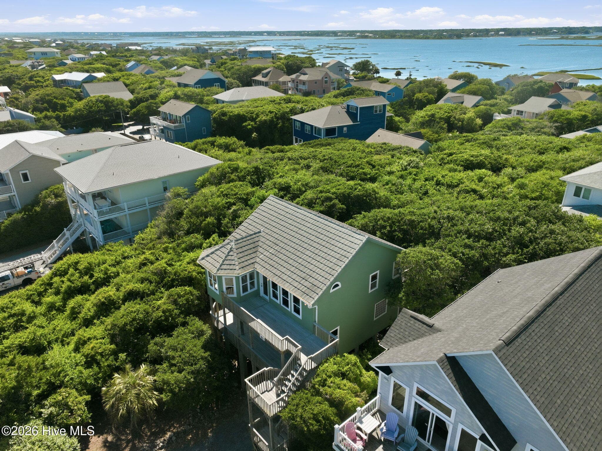 Single Family Residence at 1821 S Shore Drive, Surf City, NC 28445, photo 4 of 6