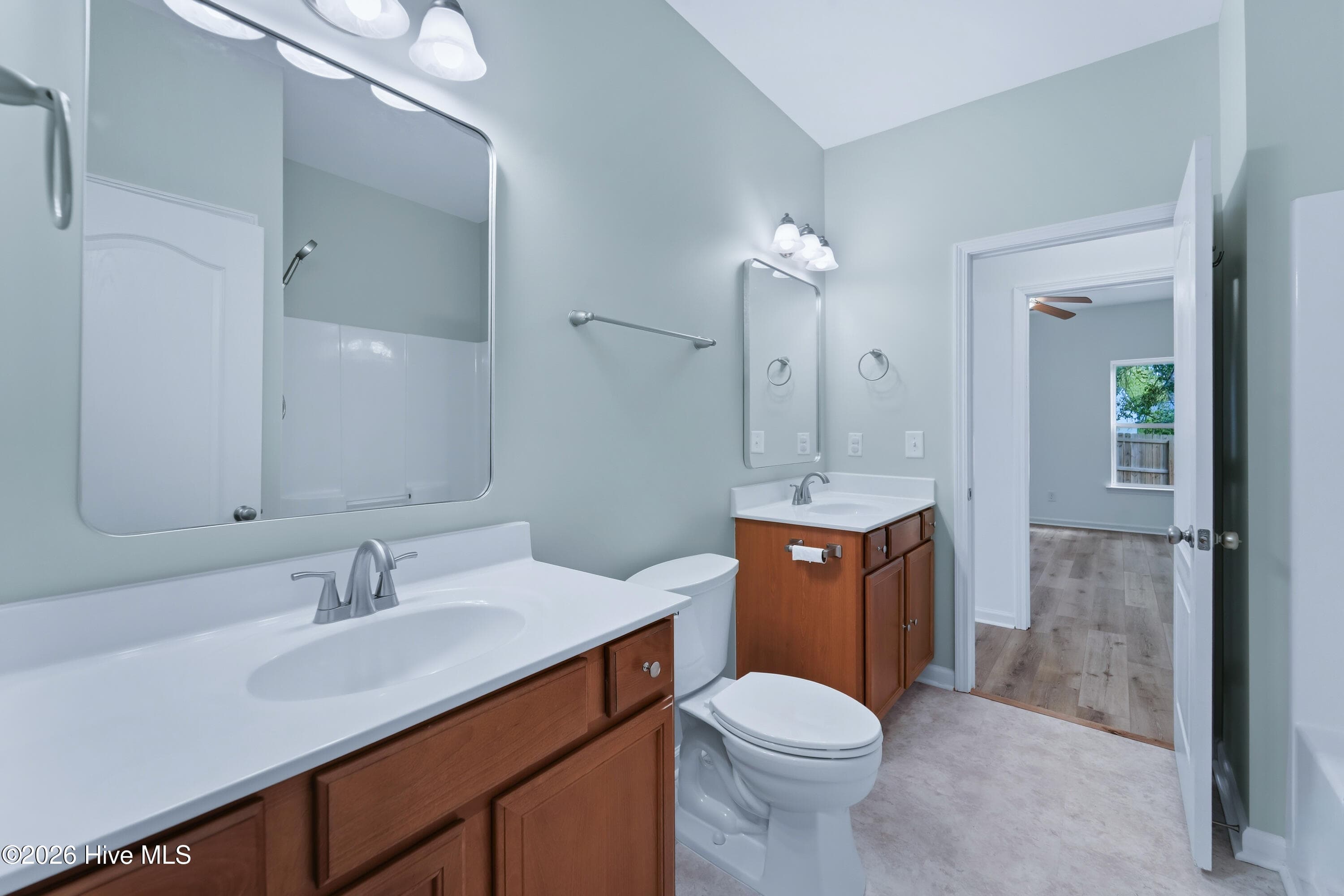 guest bath - 103 Forsythia Court, Jacksonville, NC 28546