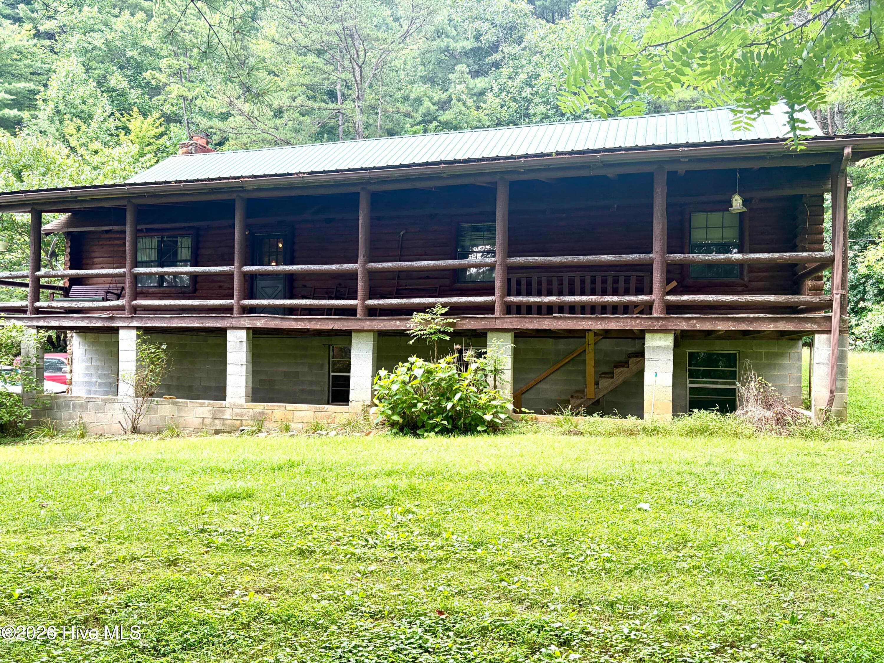 Front View of beautiful full length front porch - 913 Franks Creek Road, Robbinsville, NC 28771