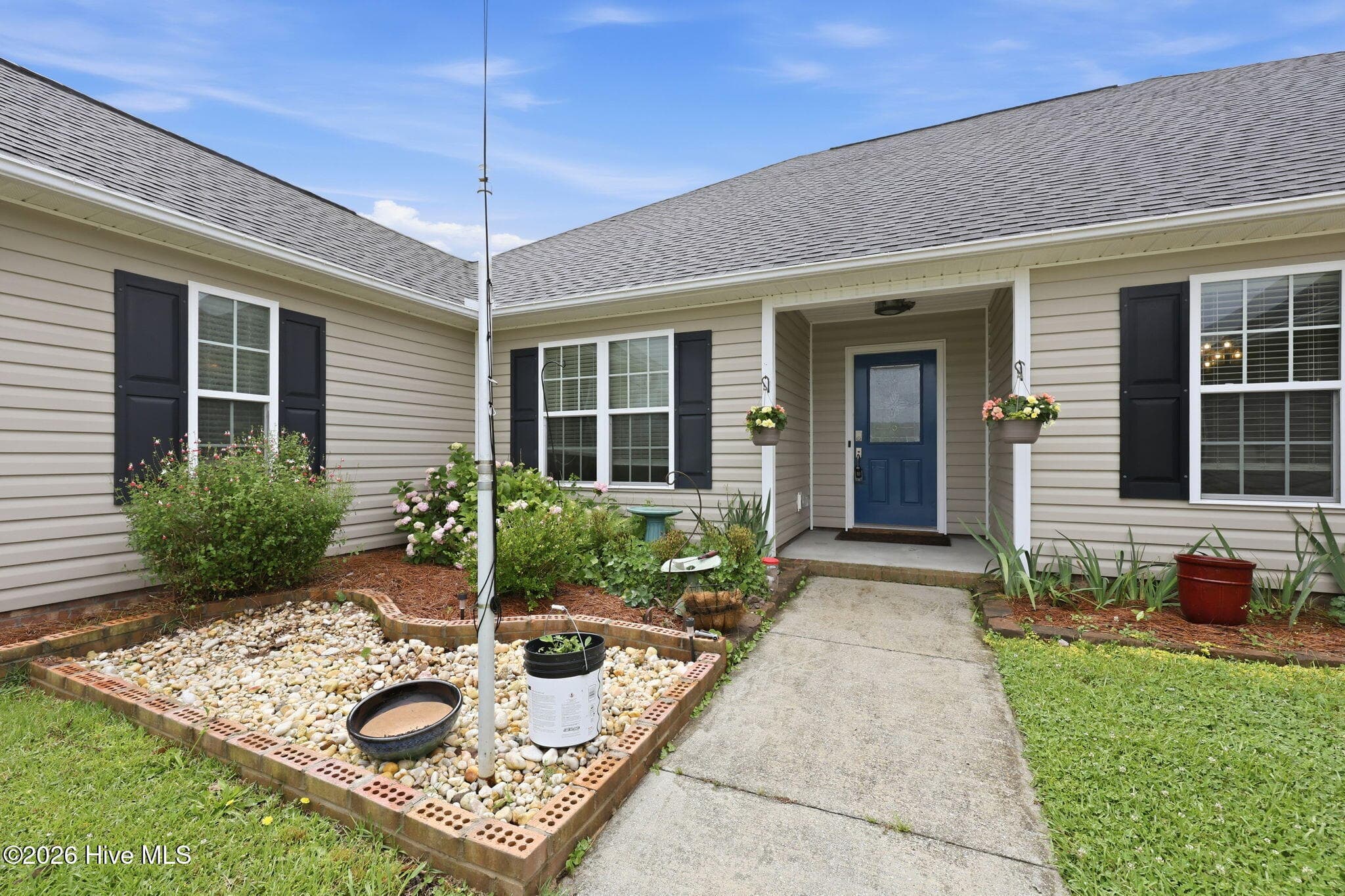 Single Family Residence at 803 Canvas Court, Swansboro, NC 28584, photo 8 of 102