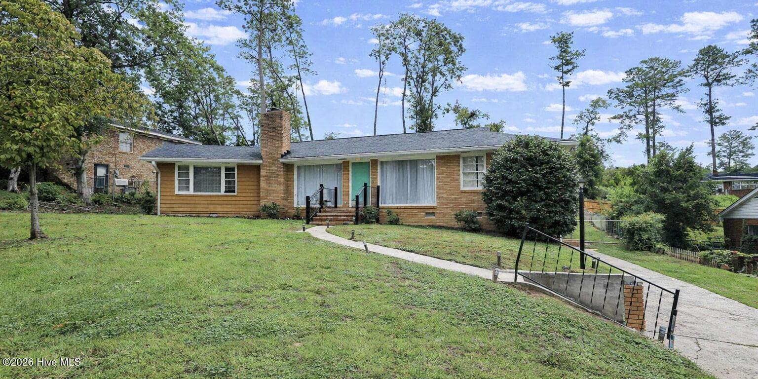 Single Family Residence at 1001 Stanton Drive, North Augusta, SC 29841, photo 2 of 30