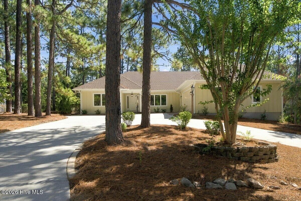 Single Family Residence at 10 Catalpa Lane N, Pinehurst, NC 28374, photo 2 of 51