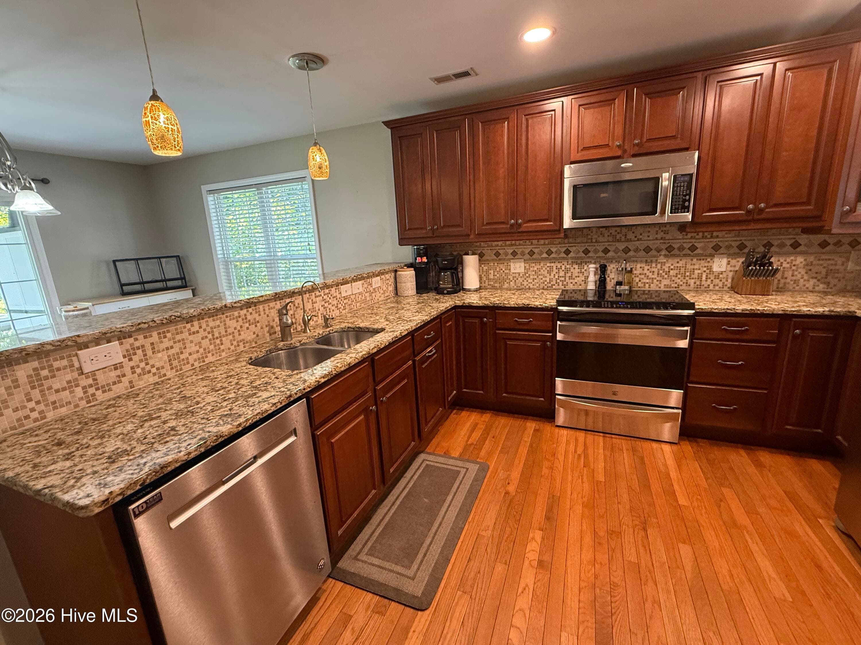 Single Family Residence at 303 Oakmont Drive, Hampstead, NC 28443, photo 18 of 41