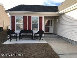Single Family Residence at 105 Lakeside Green Drive, New Bern, NC 28560, photo 2 of 32