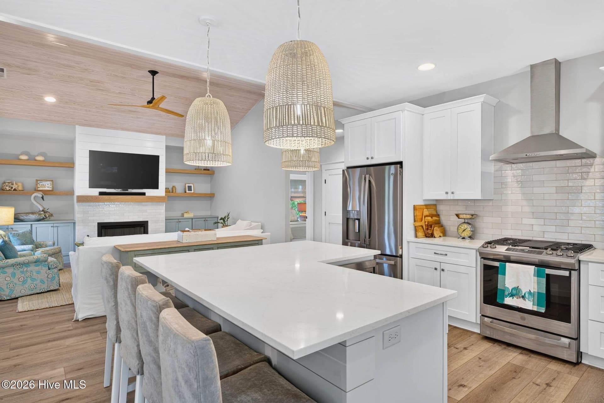 Large Island and seating area and visit with guests and watch the events on TV! - 101 SE 14th Street, Oak Island, NC 28465