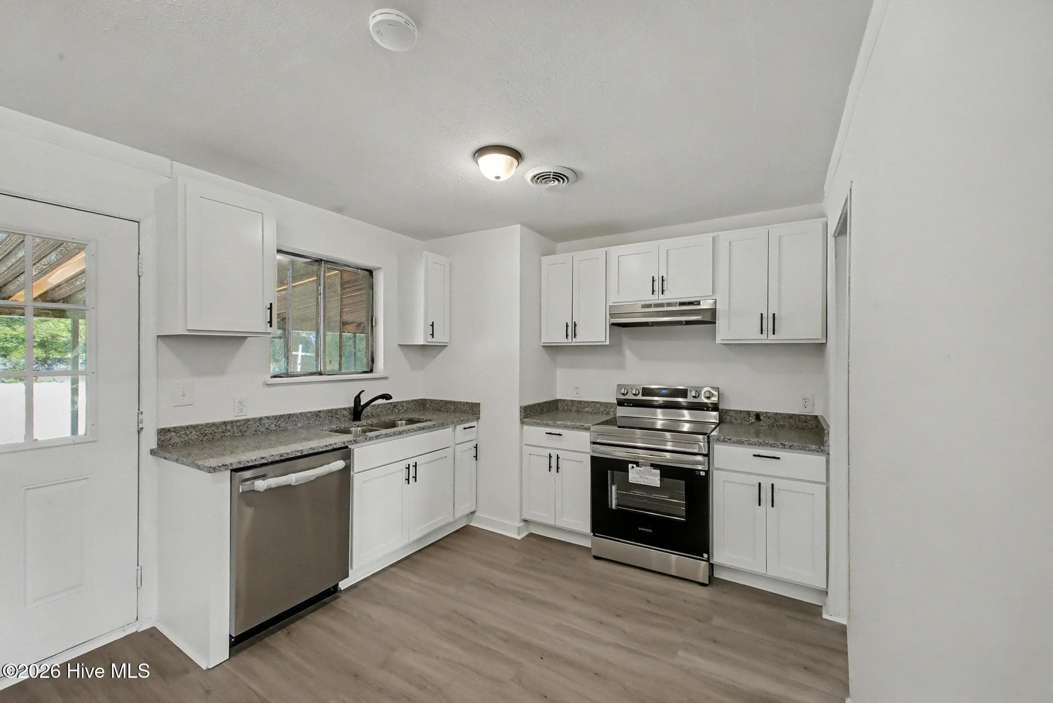 Single Family Residence at 2709 Lumpkin Road, Augusta, GA 30906, photo 5 of 27