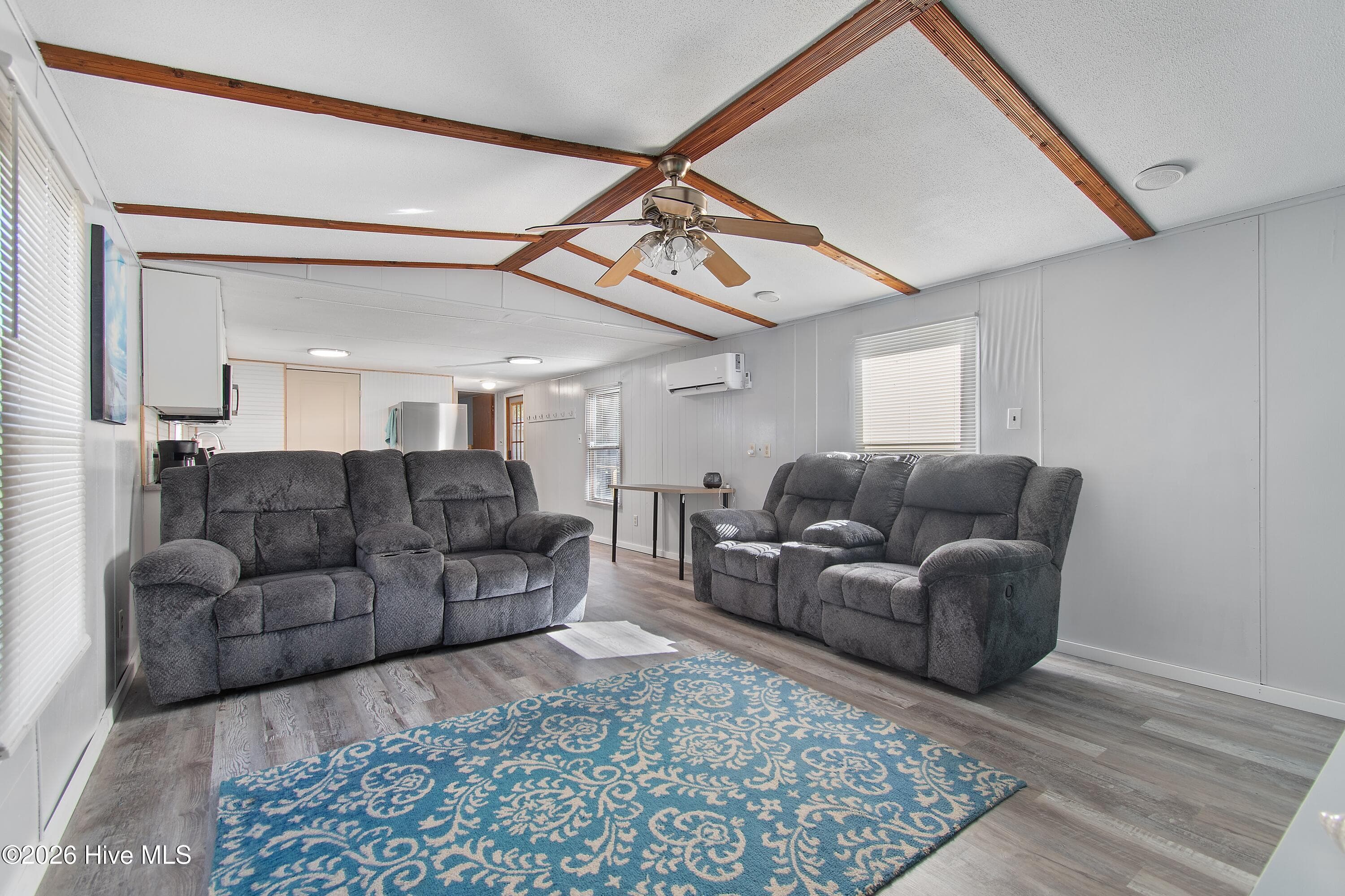 Manufactured Home at 1471 Pine Tree Circle SW, Supply, NC 28462, photo 5 of 23