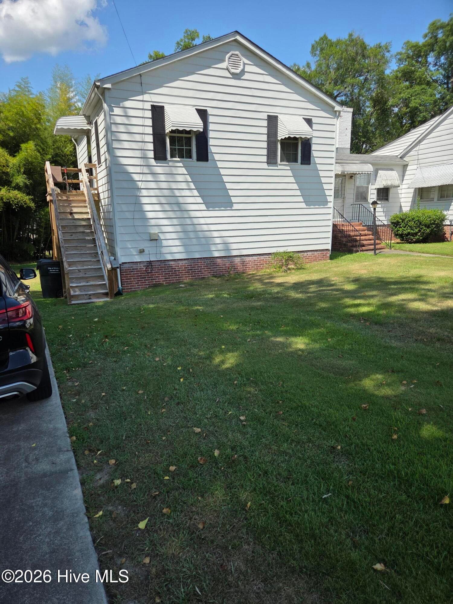 Single Family Residence at 316 Sherwood Avenue, Kinston, NC 28501, photo 4 of 21