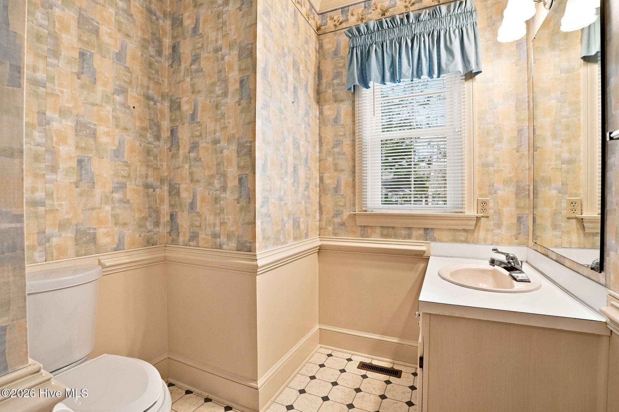 Single Family Residence at 1404 Canterbury Road, Tarboro, NC 27886, photo 32 of 57