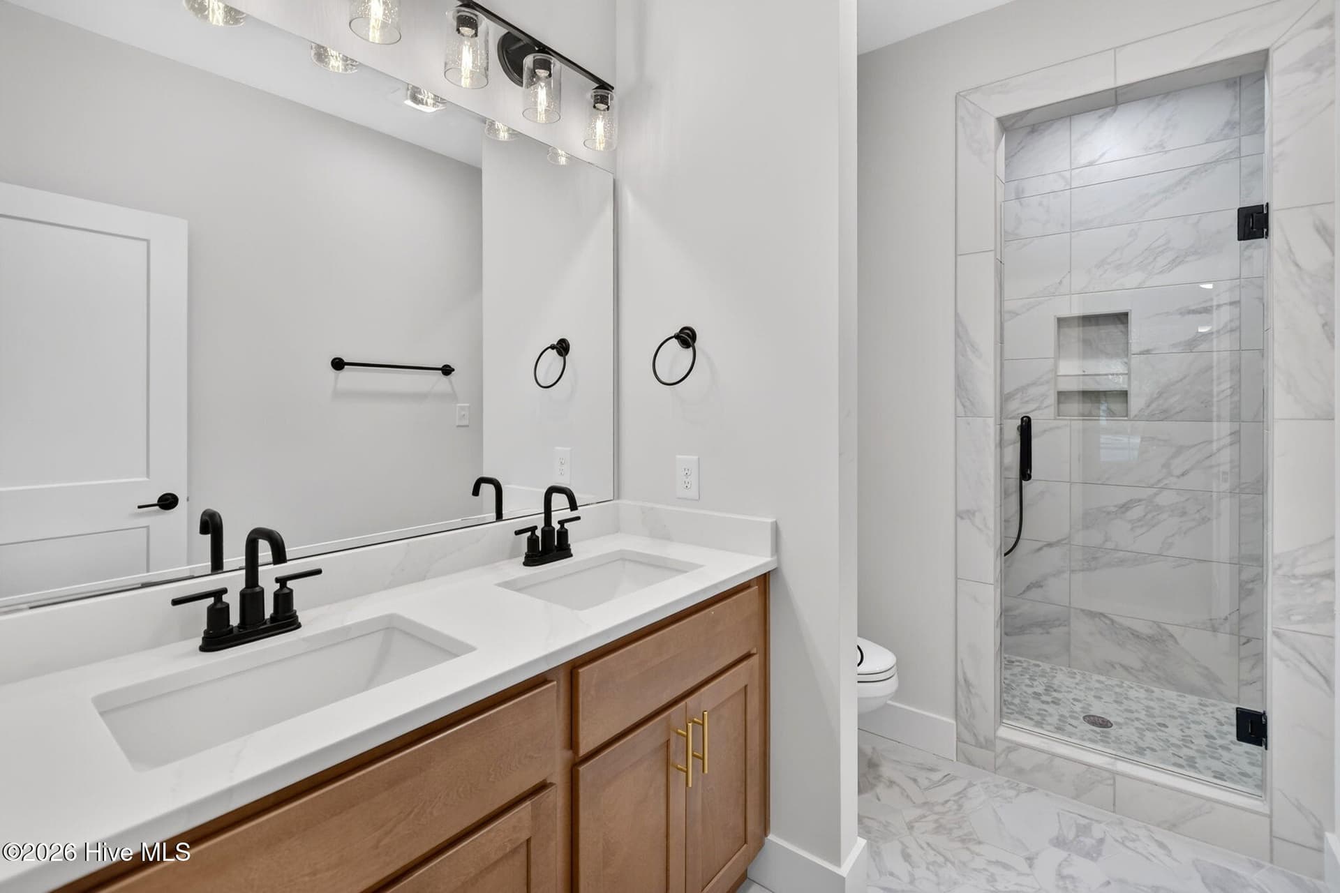Master Bathroom with Master Shower - 2303 Chestnut Street, Wilmington, NC 28405