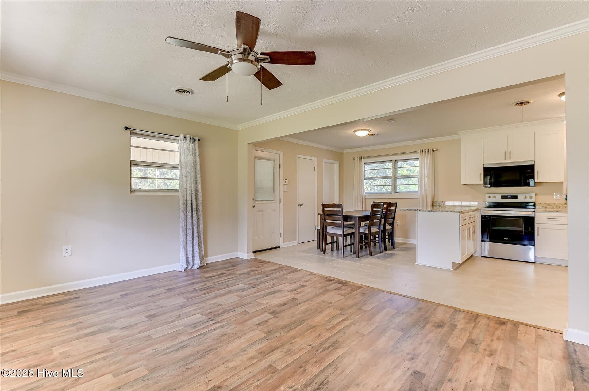 Single Family Residence at 301 Edgewood Drive, North Augusta, SC 29841, photo 7 of 37