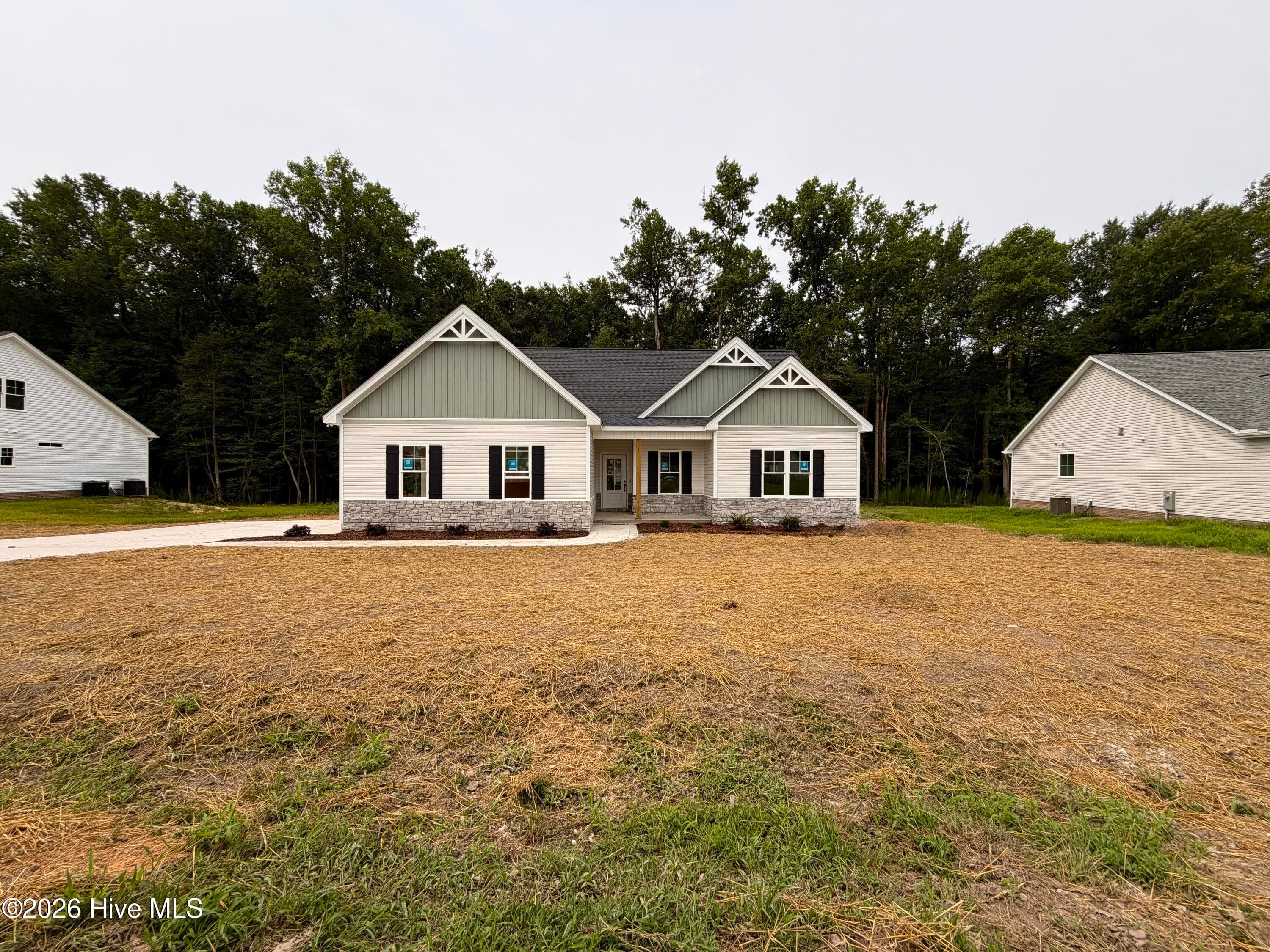 Single Family Residence at 3704 Huntcliff Drive, La Grange, NC 28551, photo 6 of 100