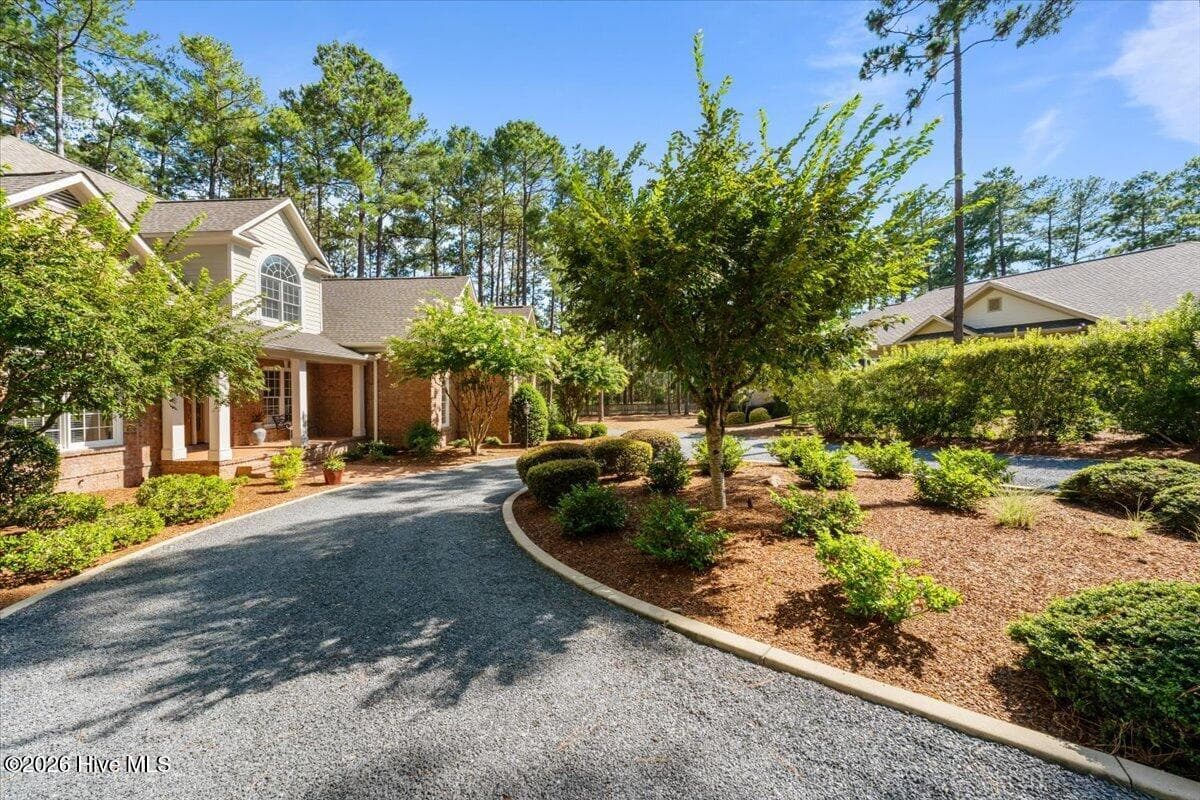 Single Family Residence at 14 Rathlin Court, Pinehurst, NC 28374, photo 9 of 58