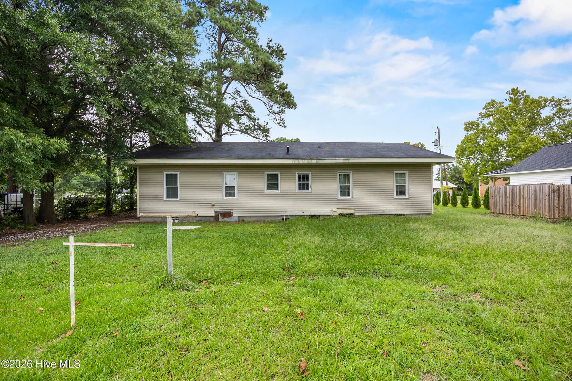 207 W Bridgers Street, Burgaw, NC 28425