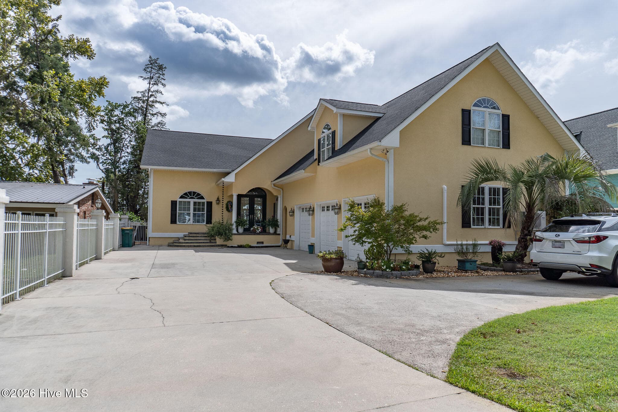 Single Family Residence at 6756 U.S. 701 Highway, Elizabethtown, NC 28337, photo 7 of 49