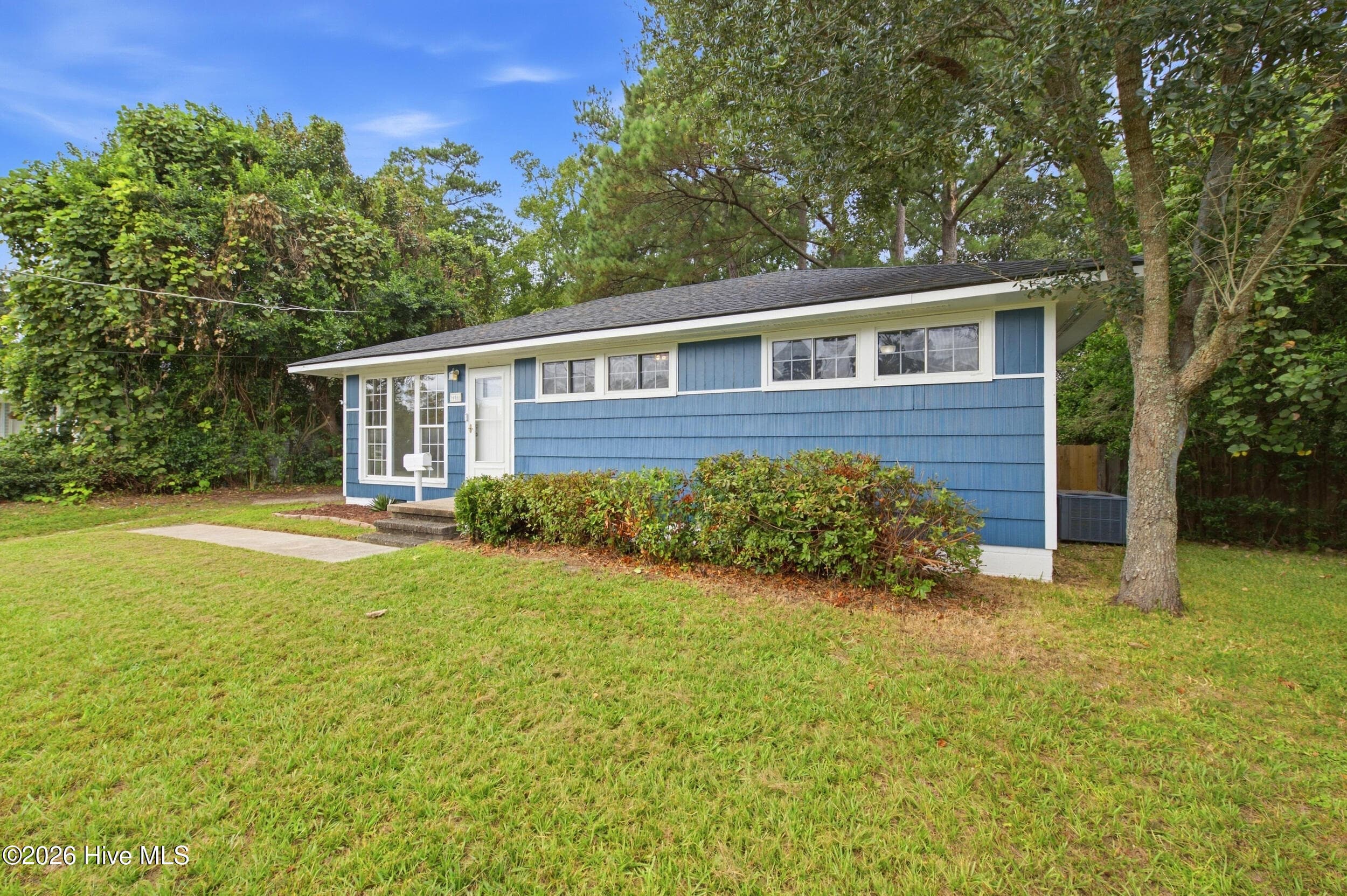 Single Family Residence at 606 Rosemont Avenue, Wilmington, NC 28403, photo 5 of 48