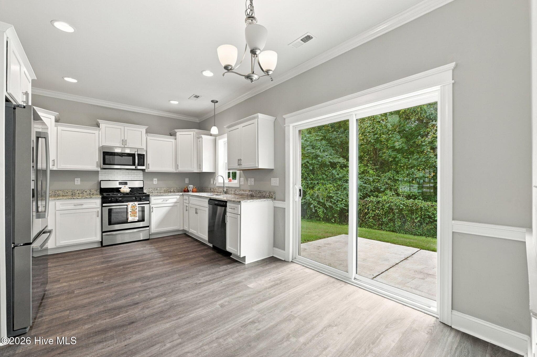 Single Family Residence at 100 Fernie Lane, New Bern, NC 28560, photo 17 of 51